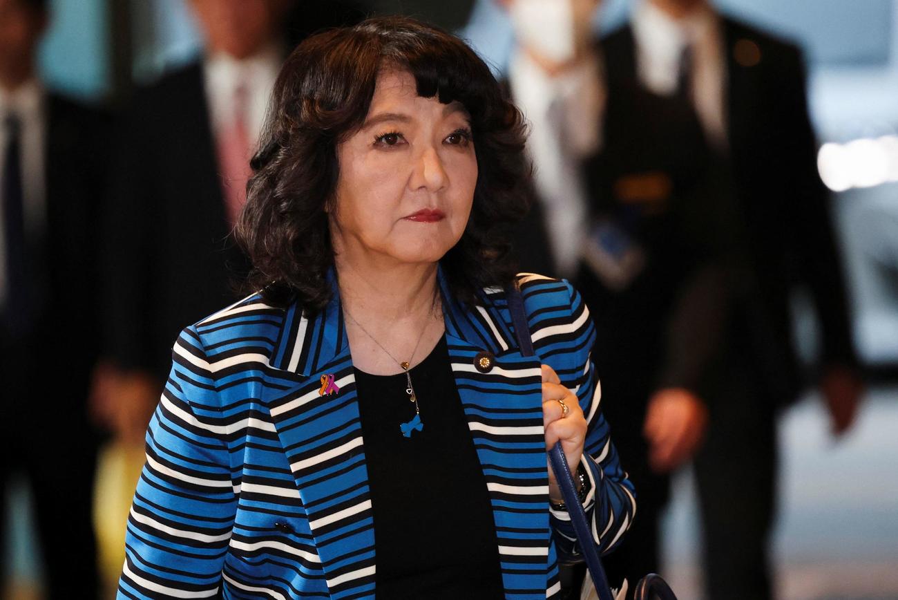 首相官邸に入る片山さつき氏（ロイター）