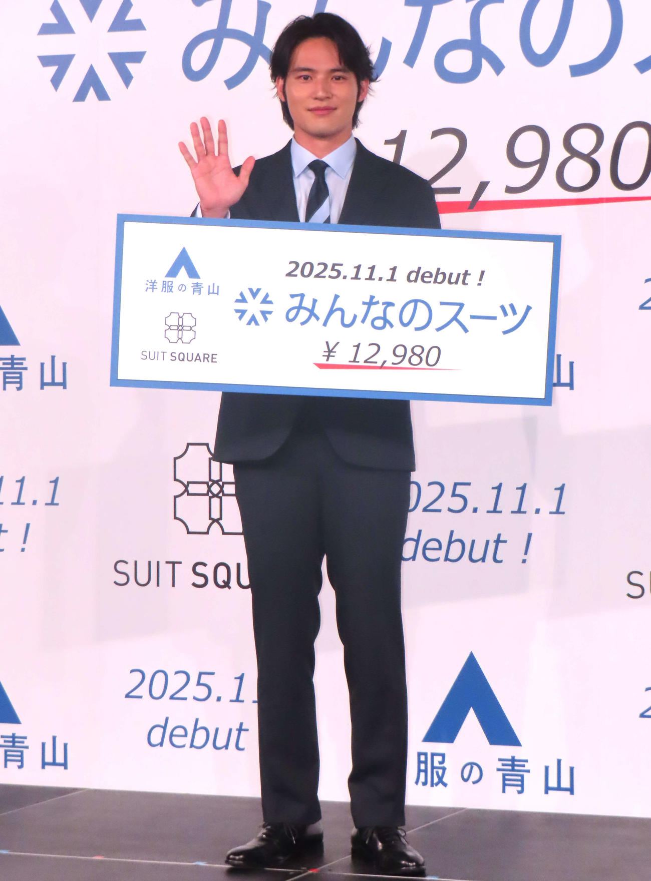 「洋服の青山／スーツスクエア　新商品・新キャラクター・新CM発表会」に登壇した水上恒司