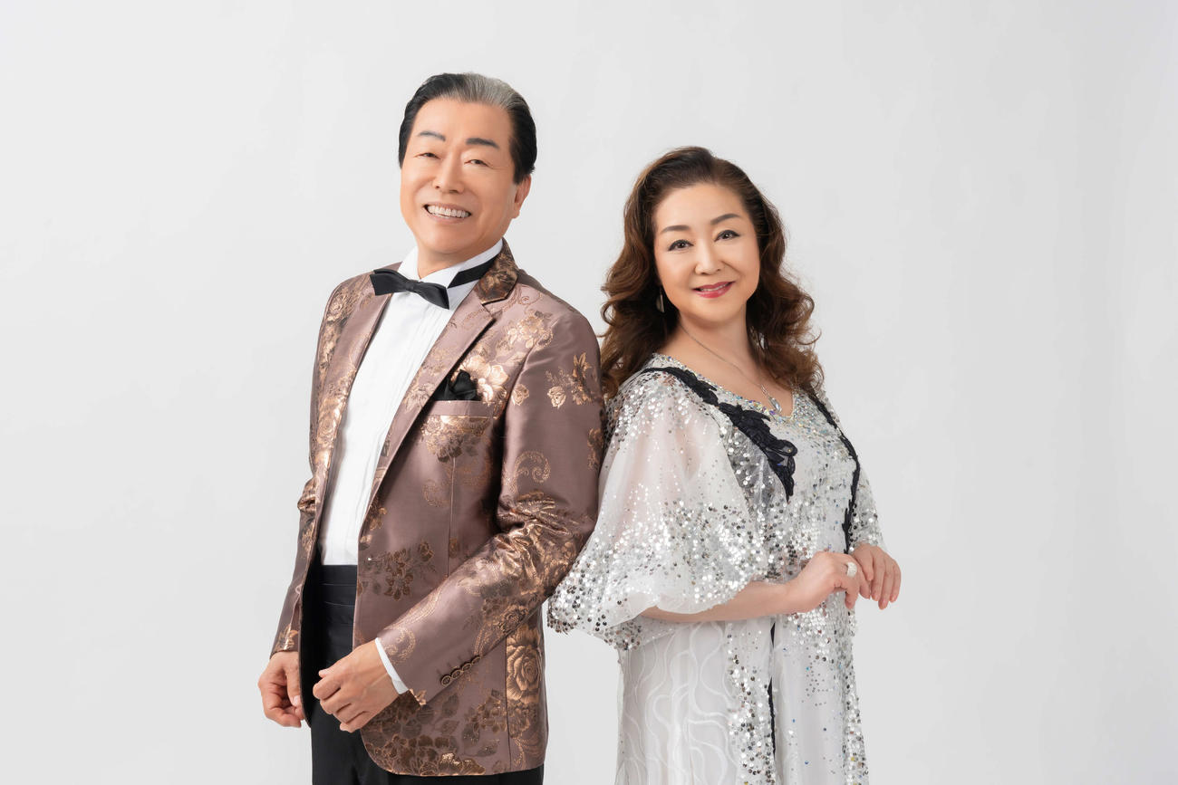デュエット曲「ふたりの思い出」を歌唱した、あべ静江と藤本章