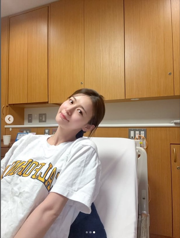 病室とみられる場所で手術を報告した井口綾子（井口綾子のインスタグラムから）