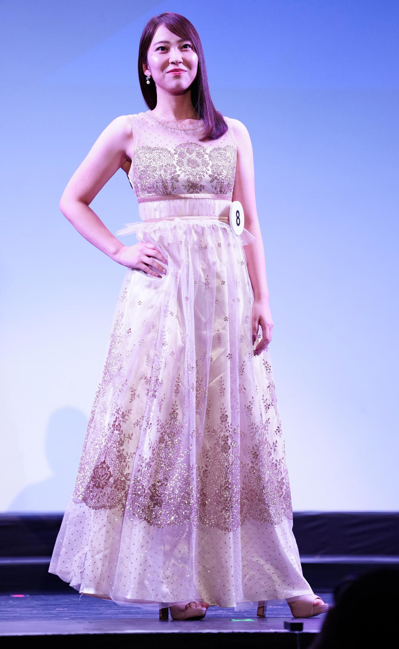 「ミス・ワールド・ジャパン2025」ポーズを取る吉田亜美さん（撮影・鈴木みどり）