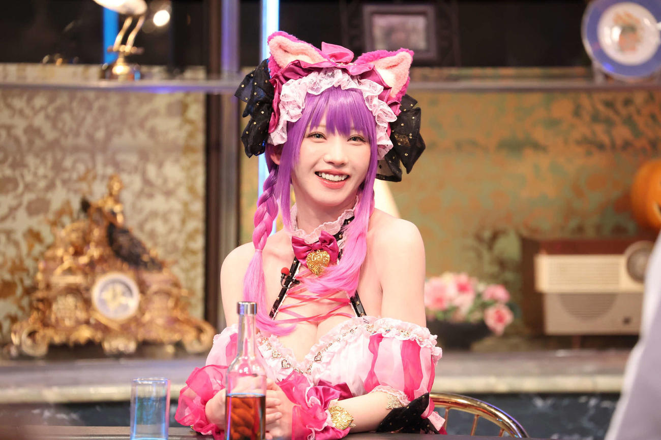 24日放送のフジテレビ系「酒のツマミになる話」に出演するえなこ（（C）フジテレビ）