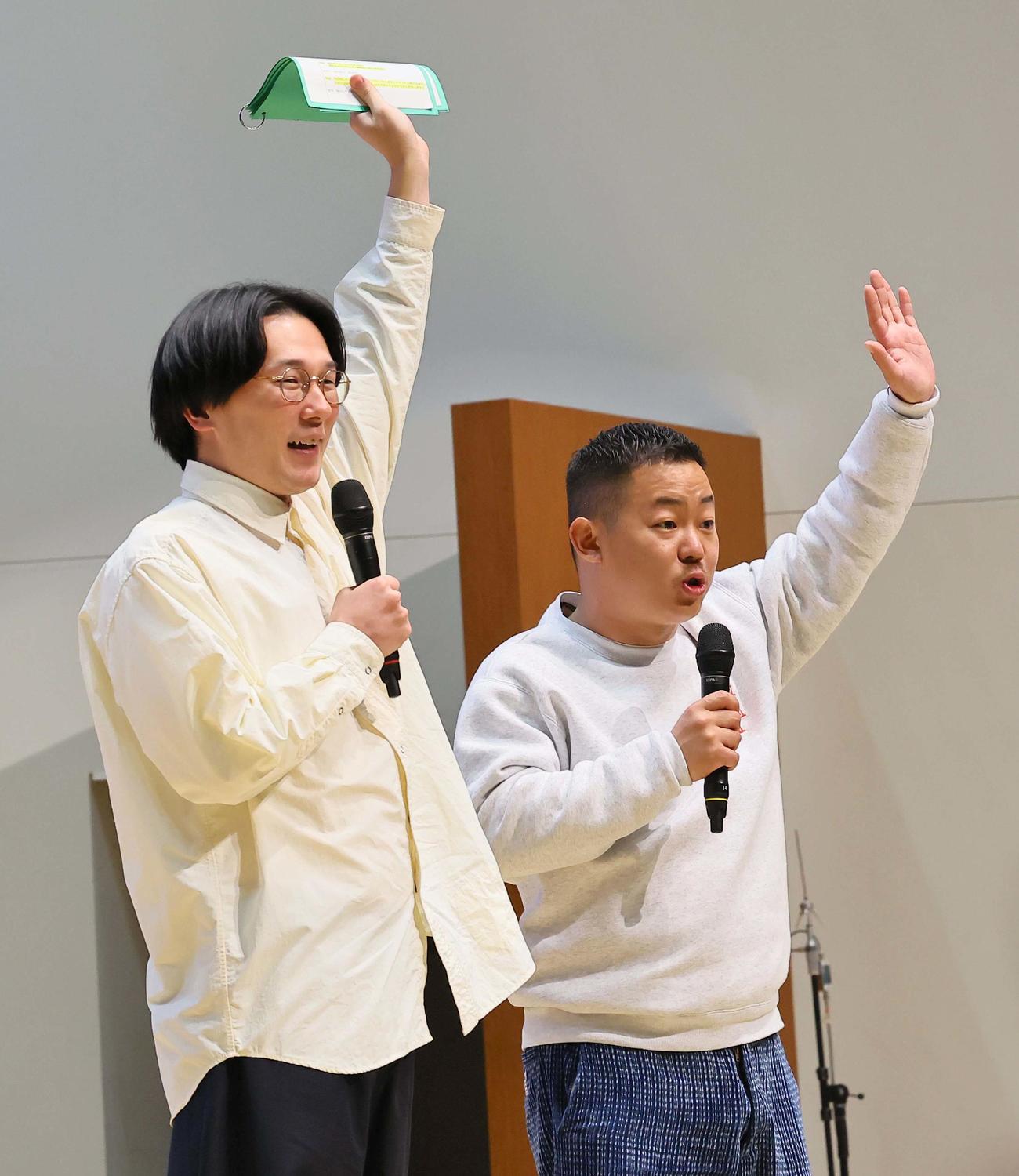 ザ・マミィ林田洋平（左）と酒井貴士（2024年2月撮影）