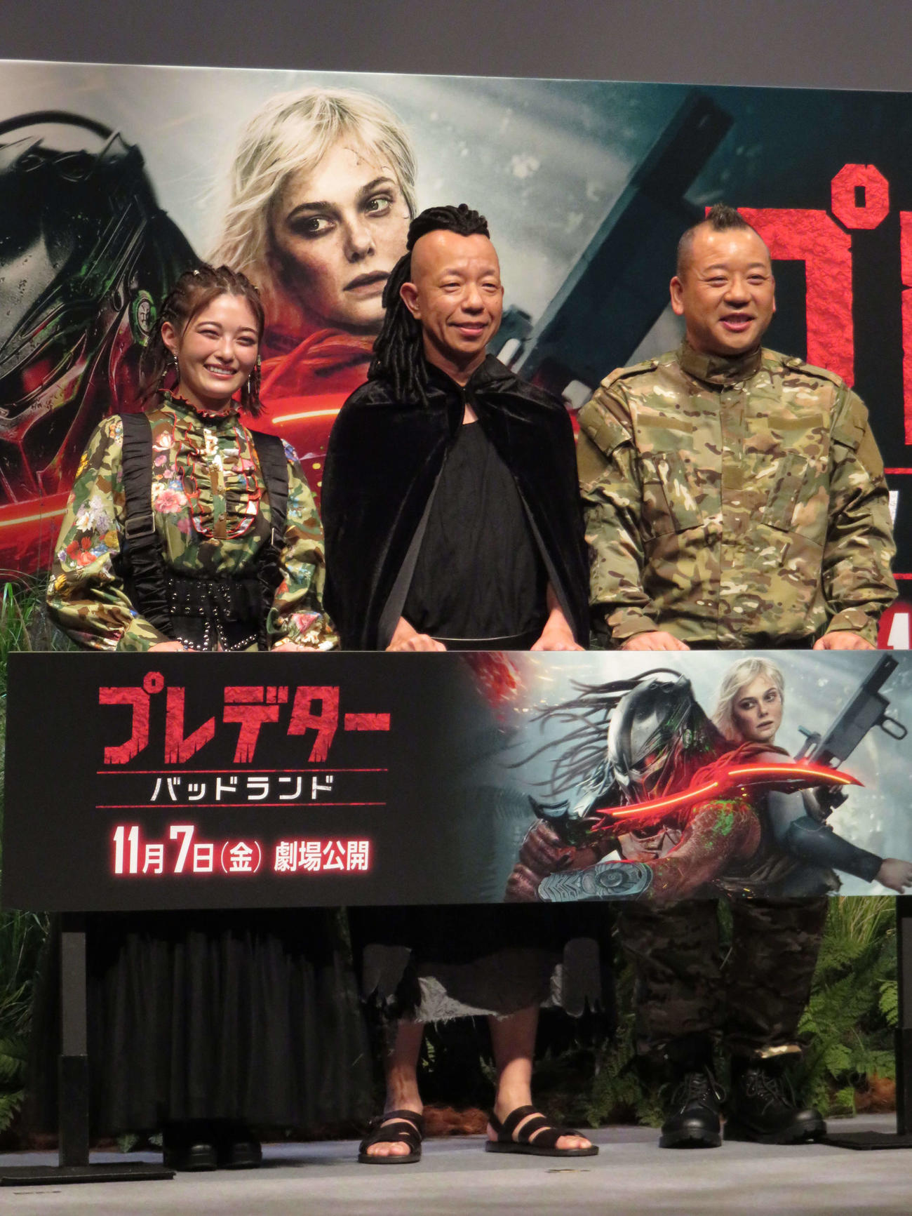 映画「プレデター：バッドランド」サバイバルイベントに登壇した、左から井上咲楽、バイきんぐの小峠英二、西村瑞樹