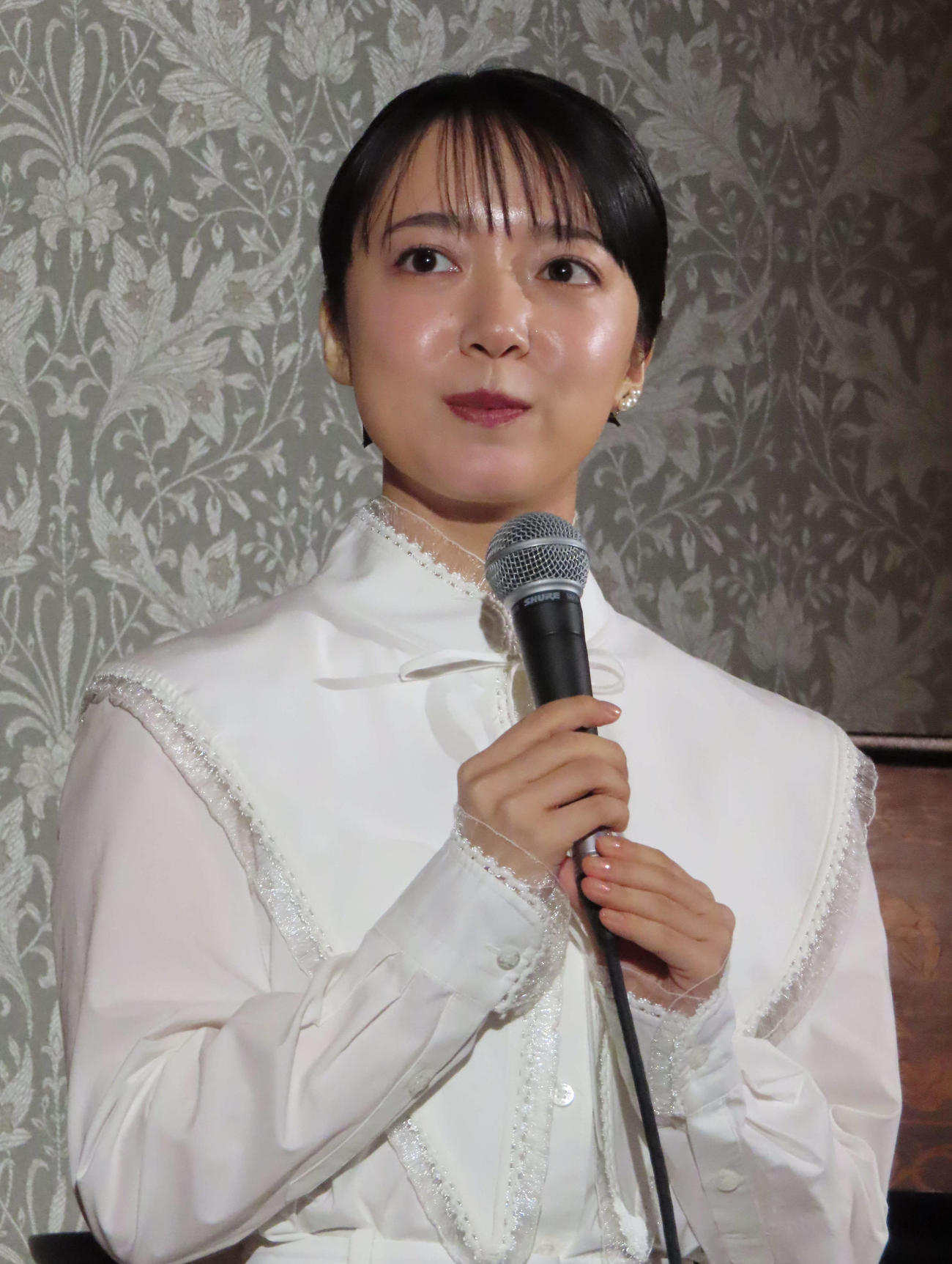 「オルセー美術館所蔵　印象派－室内をめぐる物語」のトークセッションを行った上白石萌音