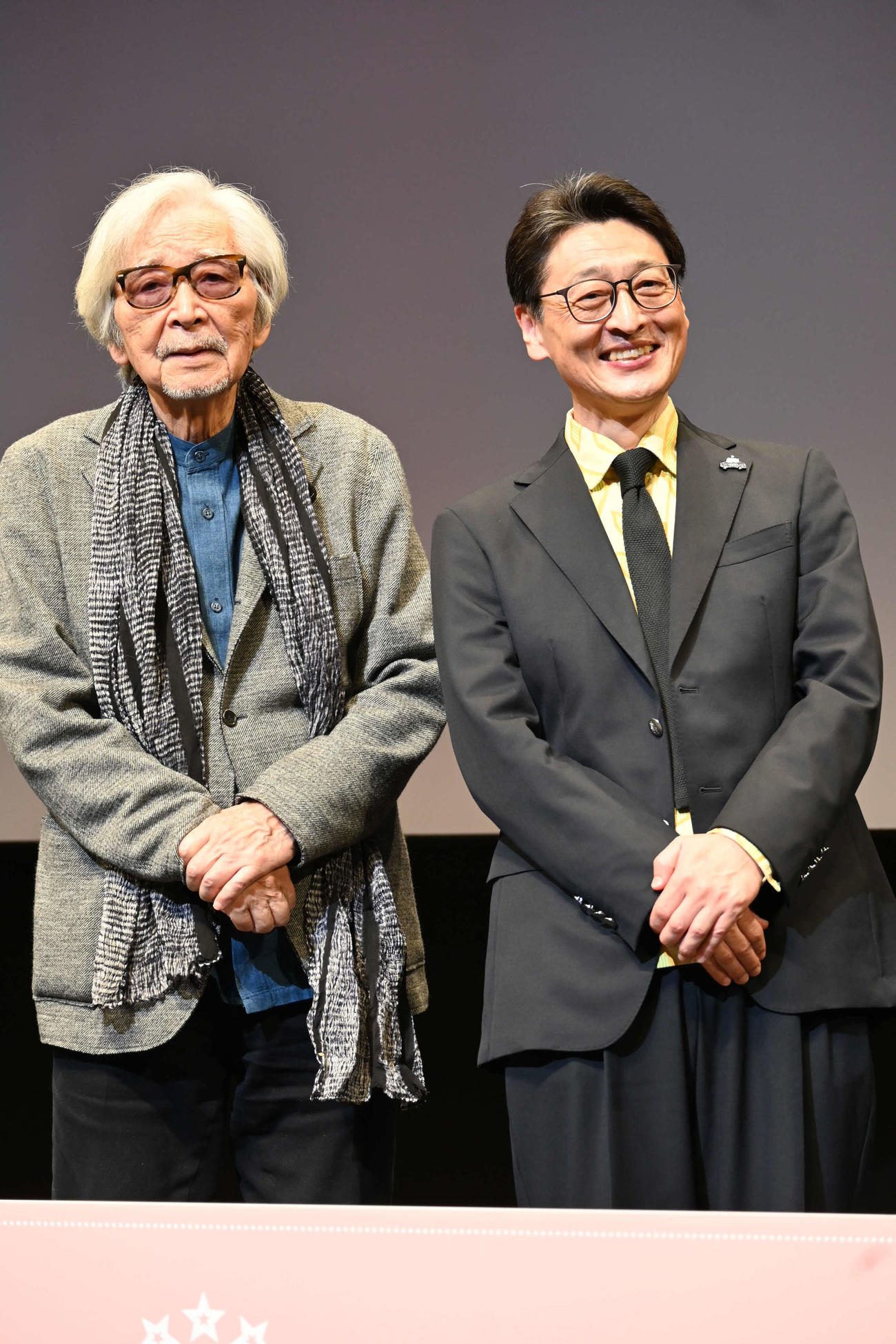 故郷・大阪府豊中市での最新作「TOKYOタクシー」の先行上映会の舞台あいさつに登壇した山田洋次監督（左）、北山雅康（撮影・松浦隆司）