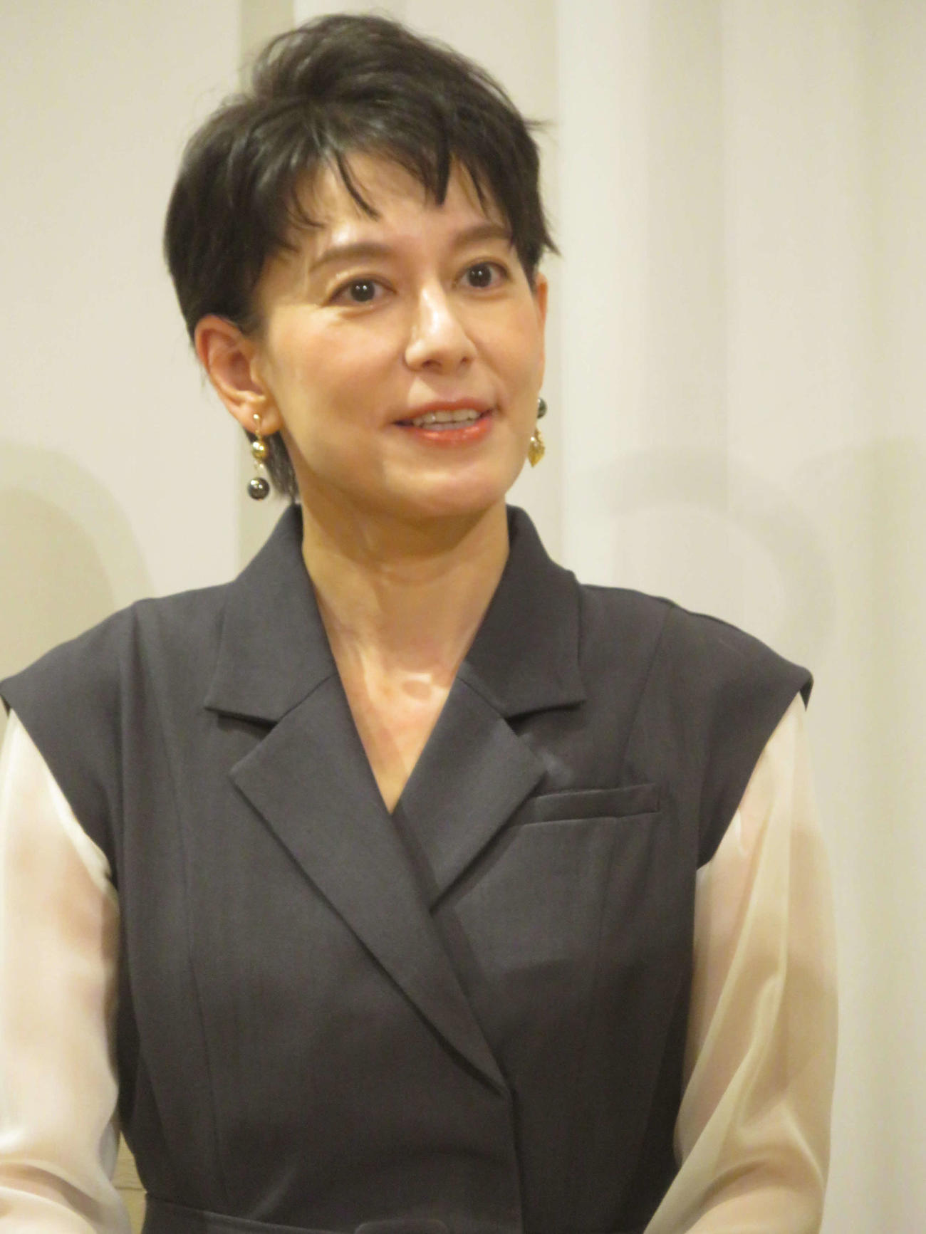 松竹百三十周年　大阪松徳座さよなら公演「スイートホームビターホーム」取材会に出席した瀬戸カトリーヌ（撮影・川田和博）