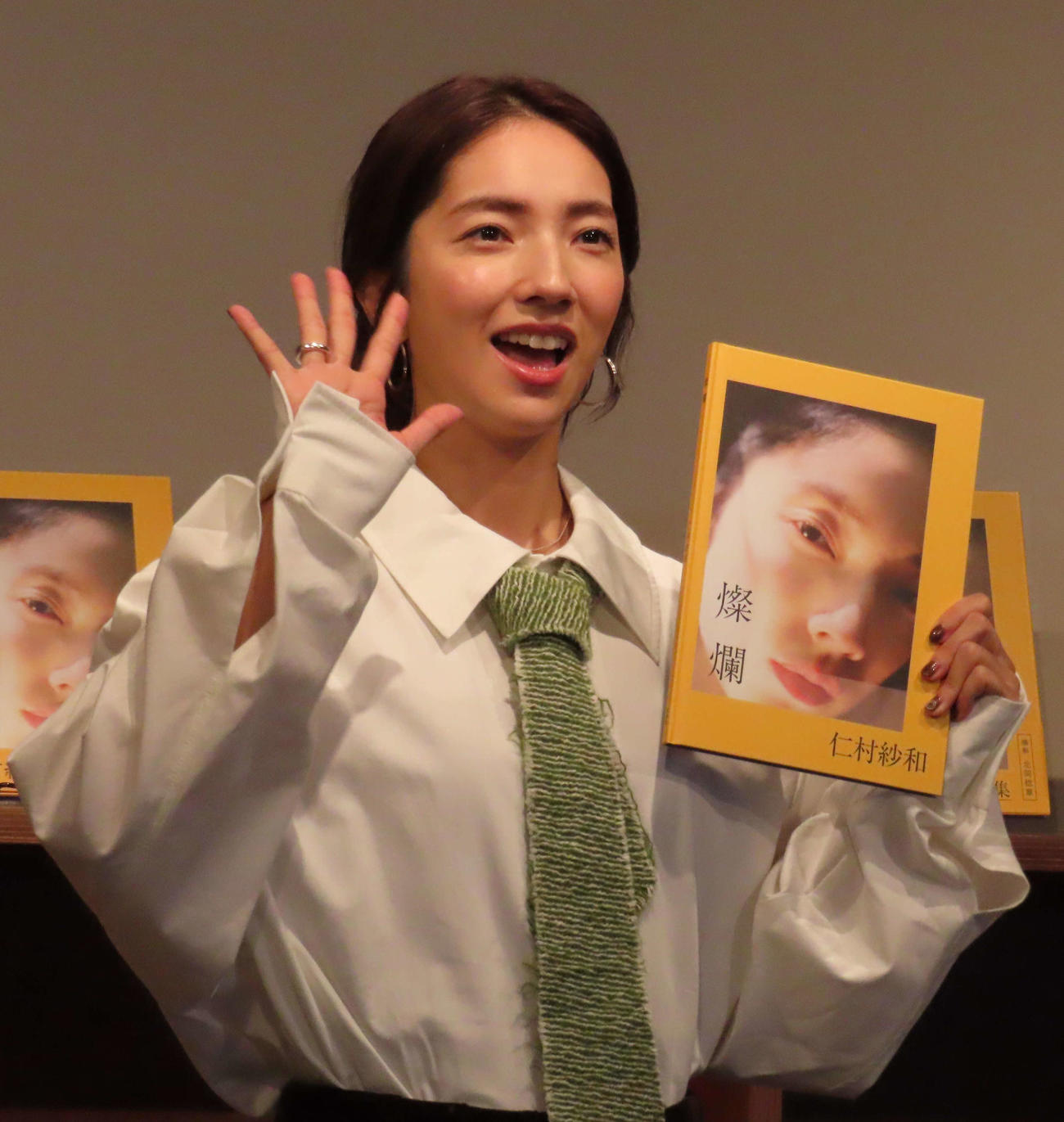 写真集の発売会見を行った仁村紗和