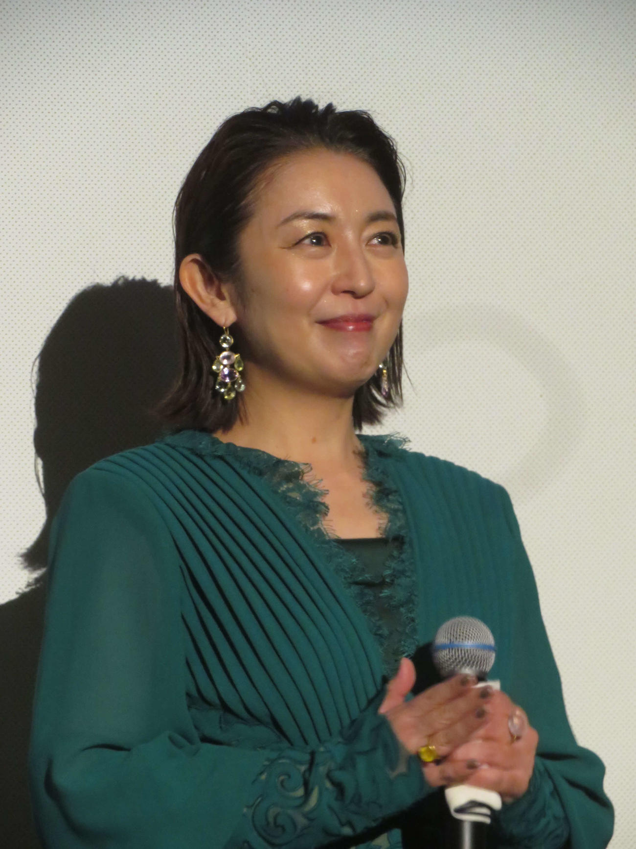 映画「富士山と、コーヒーと、しあわせの数式」公開記念舞台あいさつに出席した酒井美紀（撮影・川田和博）