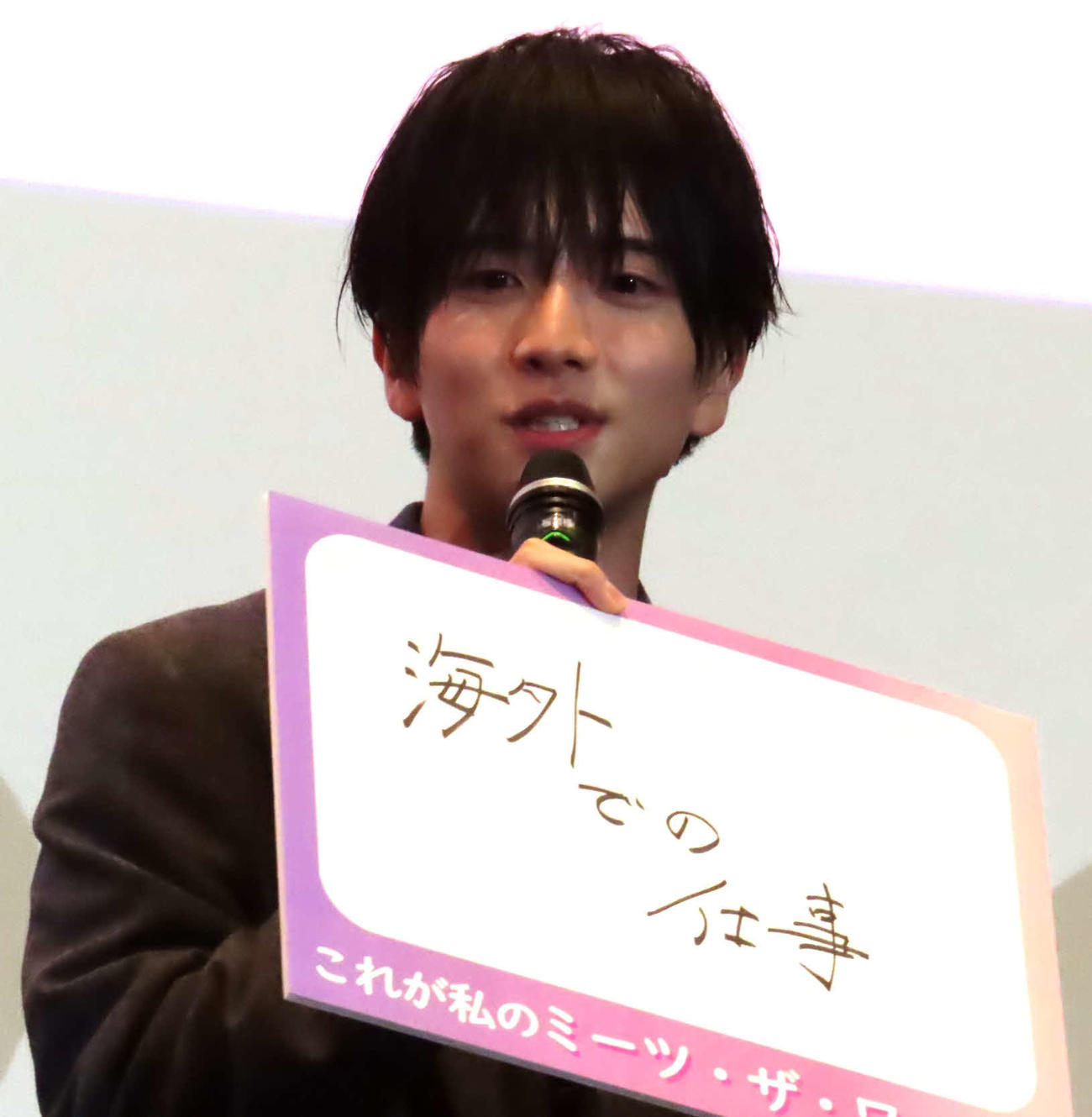 映画「ミーツ・ザ・ワールド」公開記念舞台あいさつに登壇した板垣李光人