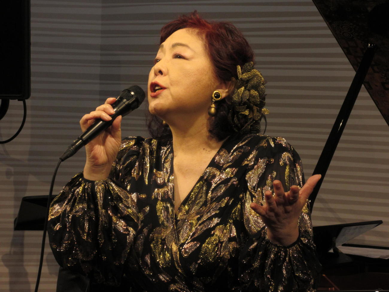 アルバム「彩色兼美」の発売記念ライブを行った丸山圭子