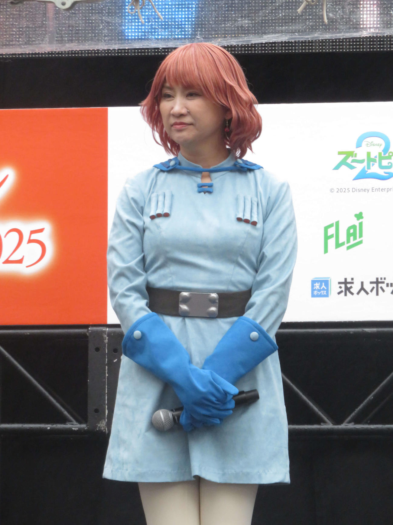 「池袋ハロウィンコスプレフェス2025」にスペシャルゲストとしてコスプレ姿で登場した豊島区長の高際みゆき氏