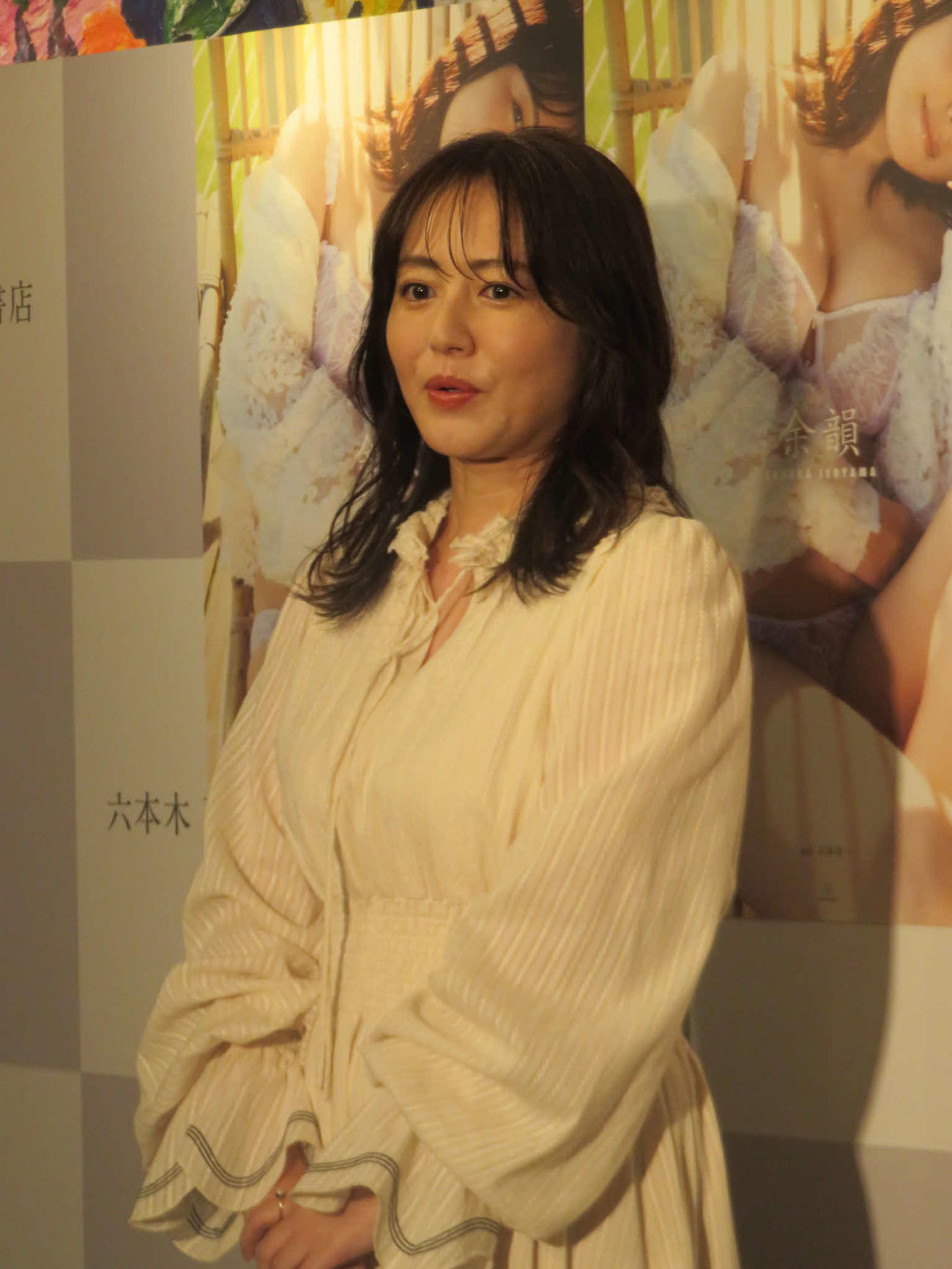 写真集「余韻」の発売記念会見に出席した磯山さやか