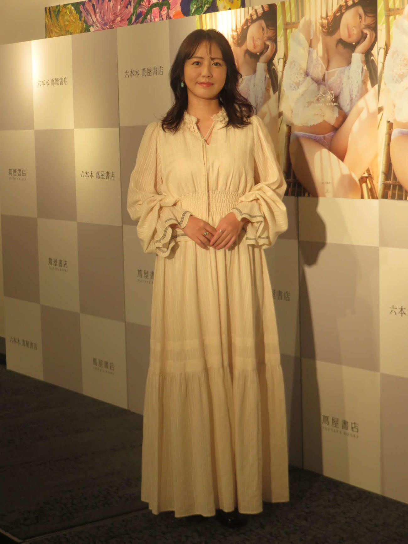 写真集「余韻」の発売記念会見に出席した磯山さやか
