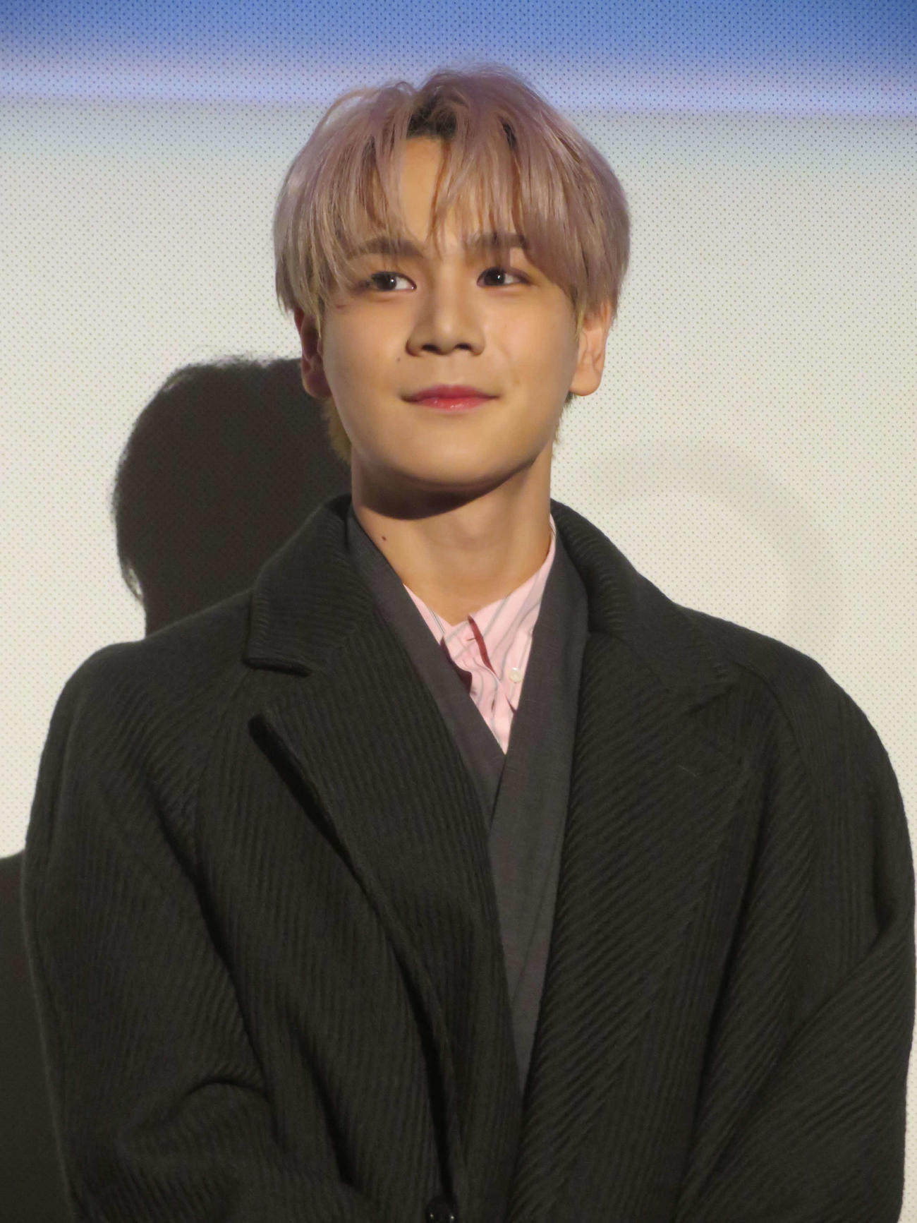 映画「富士山と、コーヒーと、しあわせの数式」公開記念舞台あいさつに出席した豆原一成（撮影・川田和博）