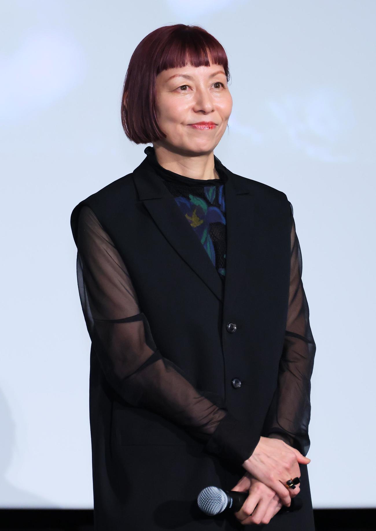 映画「愚か者の身分」公開記念舞台あいさつを行った永田琴監督（撮影・中島郁夫）
