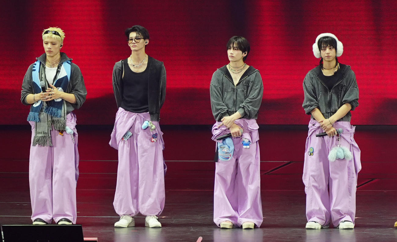 さいたまスーパーアリーナでライブを行う＆TEAM、左からMAKI，JO、YUMA、TAKI（撮影・清水貴仁）