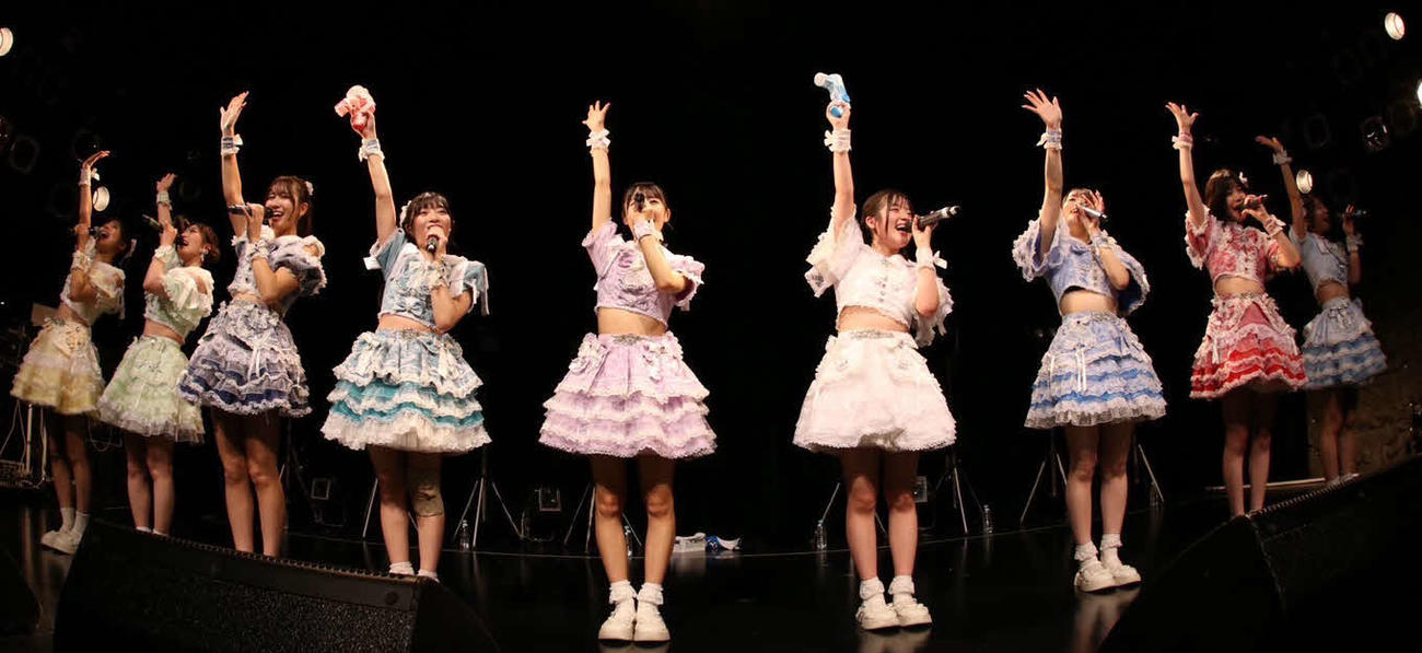 OGの宮崎理奈プロデュース公演「“NICE PARTY！！！～夢のバカ騒ぎ～”」を行ったSUPER☆GiRLSとOGの宮崎理奈