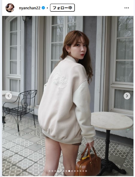 小嶋陽菜「破壊力半端ない」黒ストッキング「びきゃーーーーく」コート