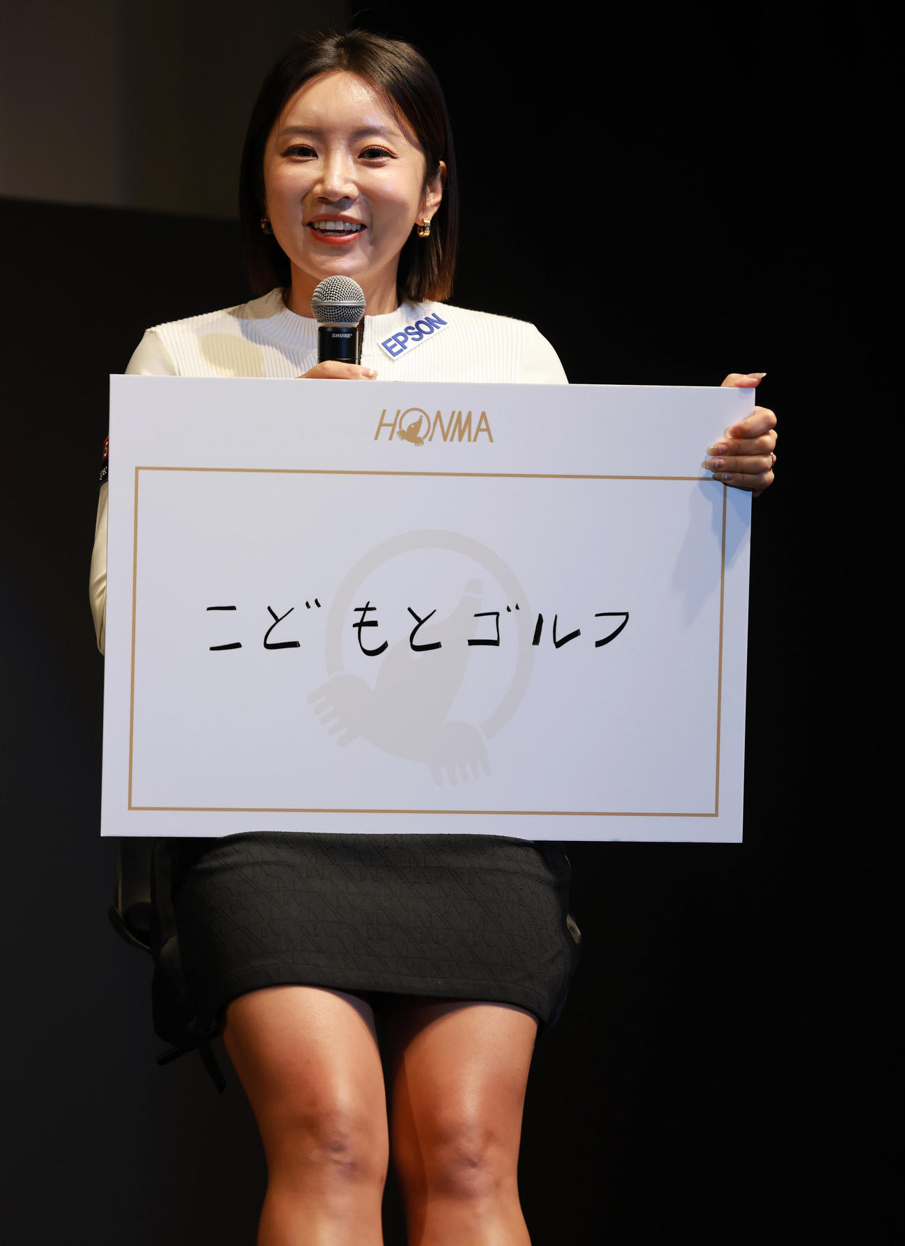本間ゴルフの事業戦略・新製品発表会で、「次の1打で挑戦したいこと」に「こどもとゴルフ」と記したイ・ボミ（撮影・野上伸悟）