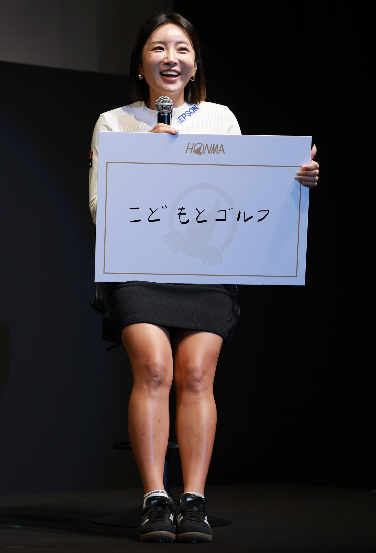 本間ゴルフの事業戦略・新製品発表会で、「次の1打で挑戦したいこと」に「こどもとゴルフ」と記したイ・ボミ（撮影・野上伸悟）