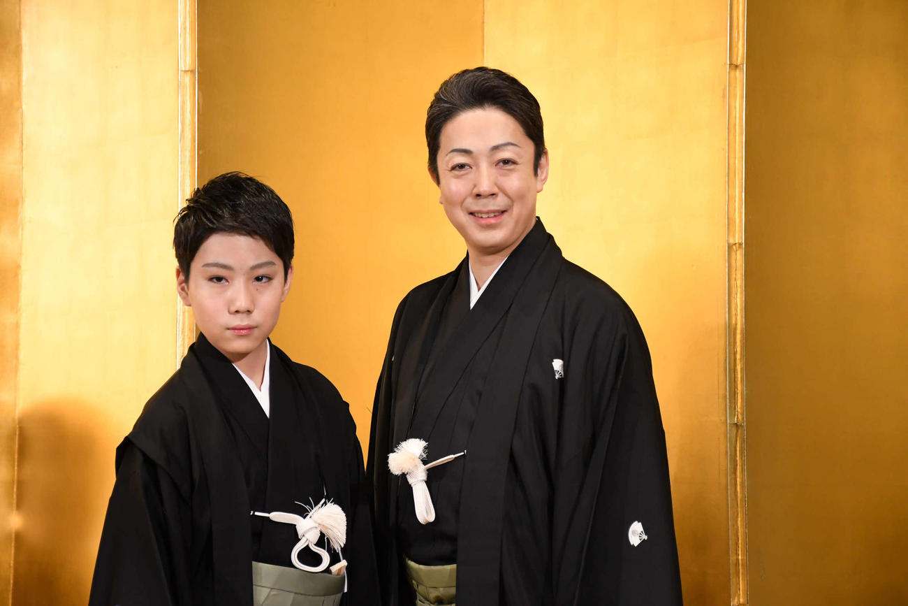 「吉例顔見世興行　東西合同大歌舞伎」への意気込みを語った尾上菊五郎（右）と菊之助（右）親子（撮影・阪口孝志）
