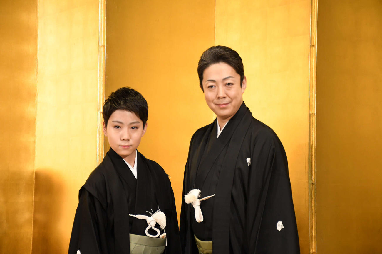 「吉例顔見世興行　東西合同大歌舞伎」への意気込みを語った尾上菊五郎（右）と菊之助（右）親子（撮影・阪口孝志）