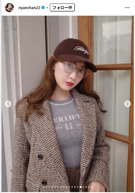メガネ姿の小嶋陽菜（小嶋陽菜のインスタグラムから）