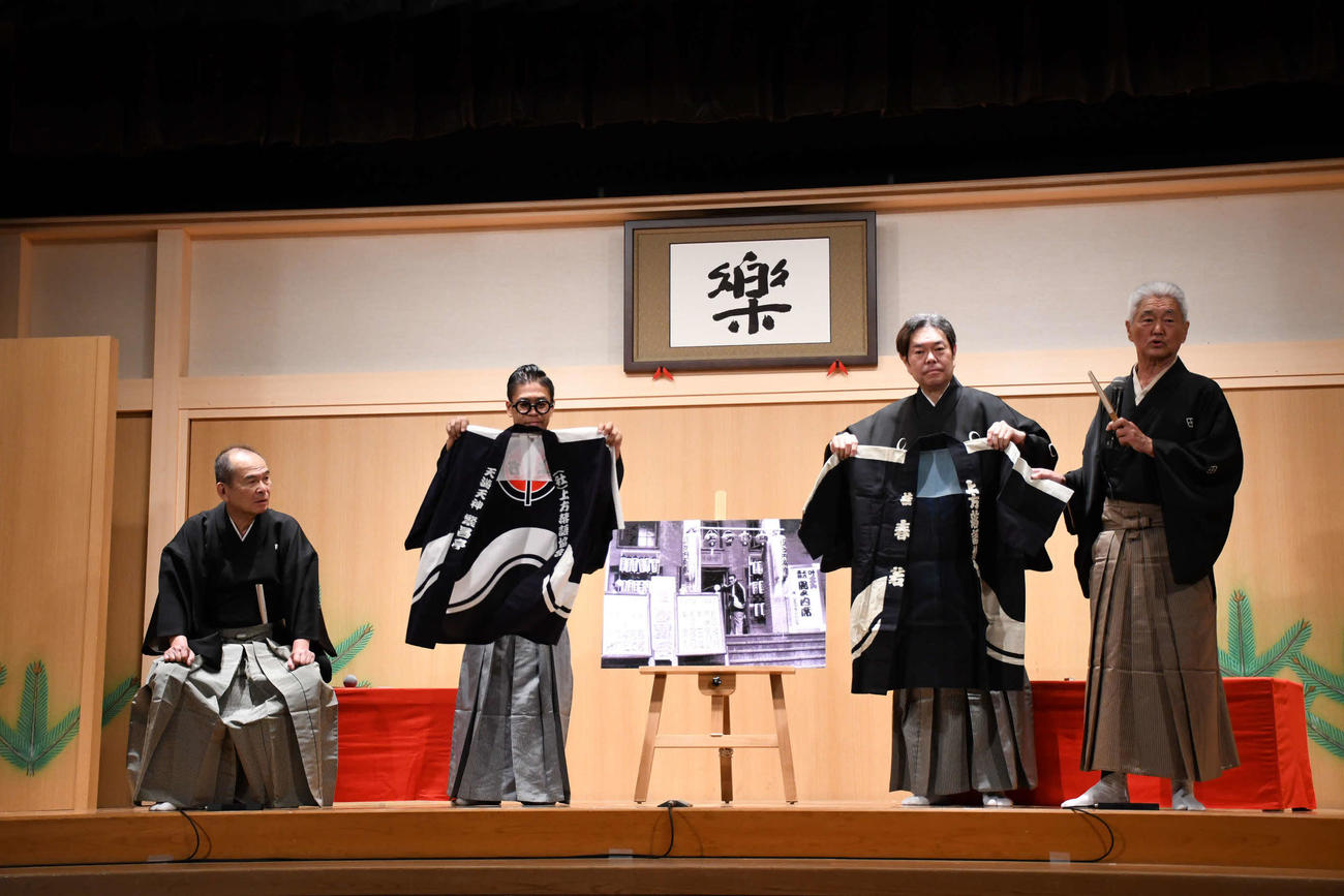 「島之内寄席」の思い出を語る（左から）笑福亭仁智、桂米紫、月亭遊方、桂春若（撮影・阪口孝志）