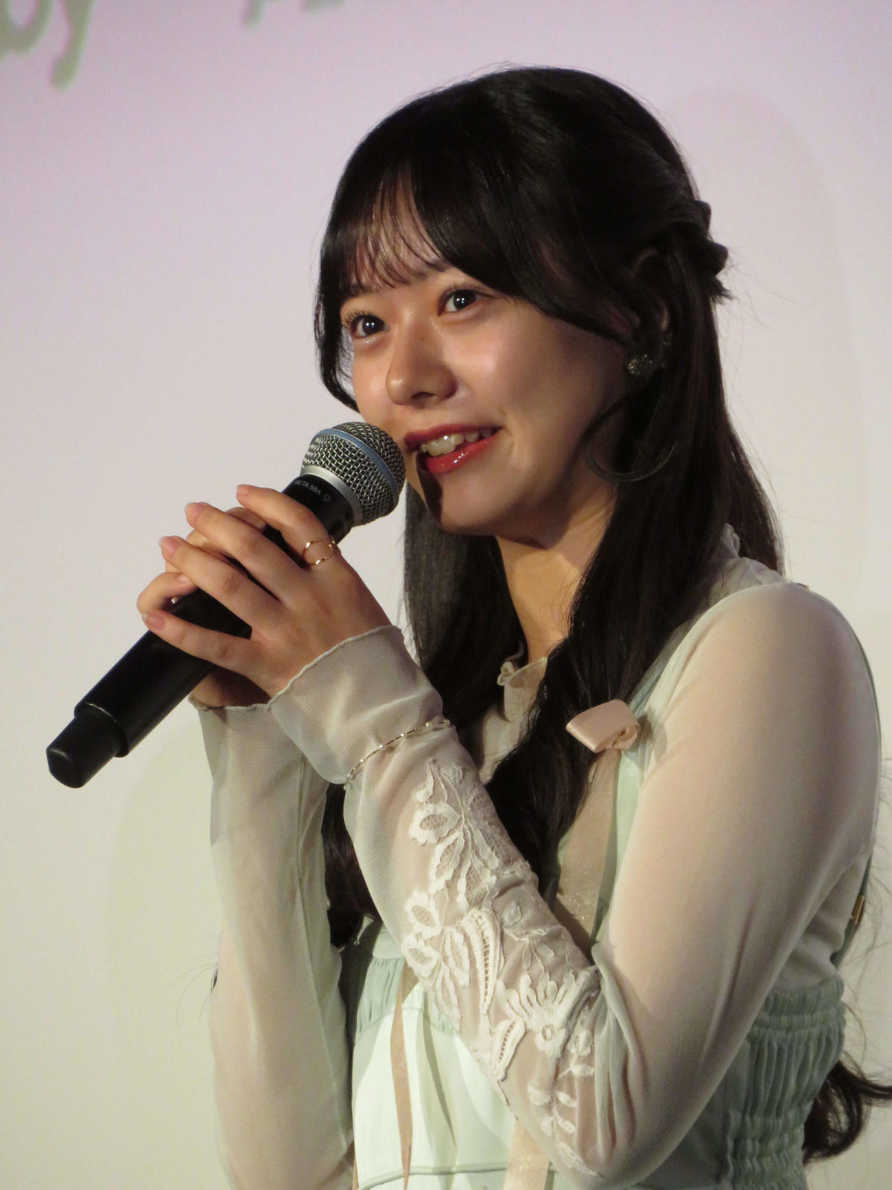 映画「恋愛裁判」の東京国際映画祭公式上映に登壇した仲村悠菜（撮影・村上幸将）