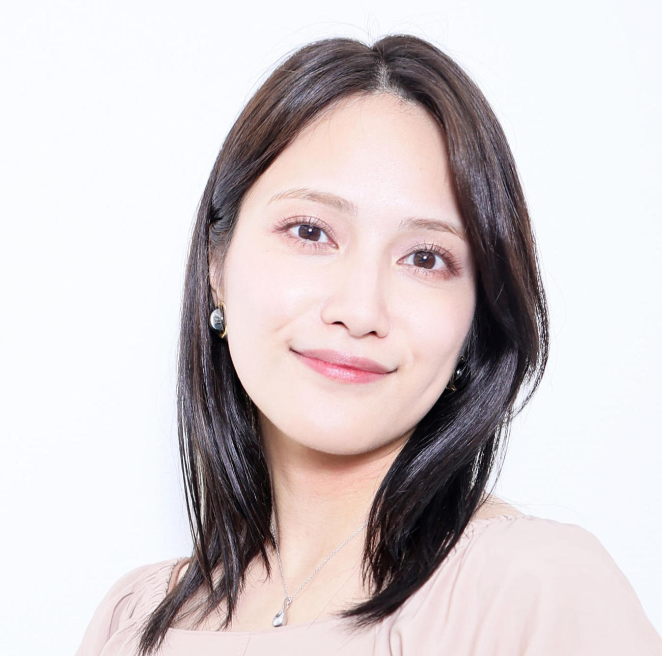 入山杏奈（2023年7月撮影）