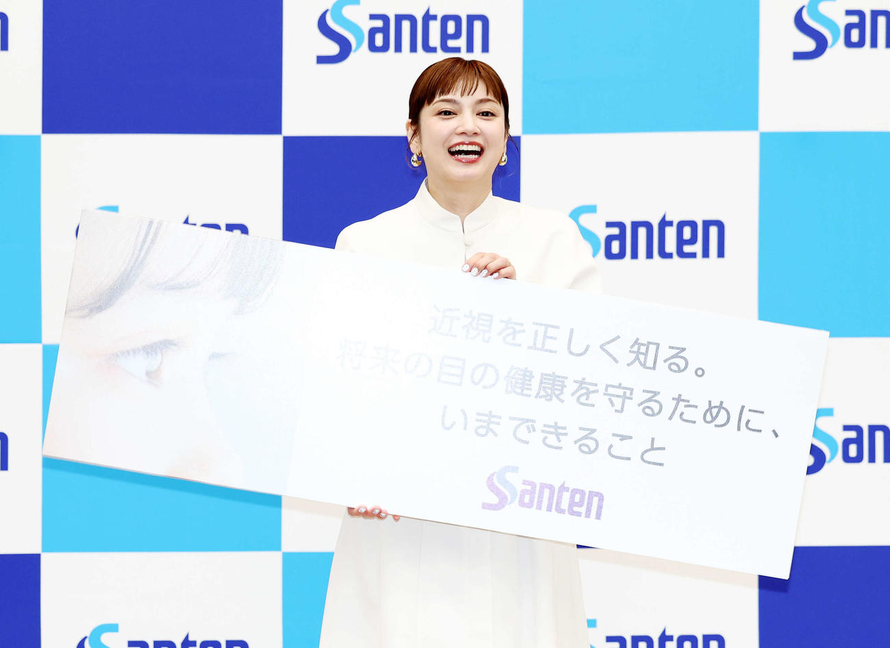 笑顔を見せる平愛梨（撮影・鈴木正人）