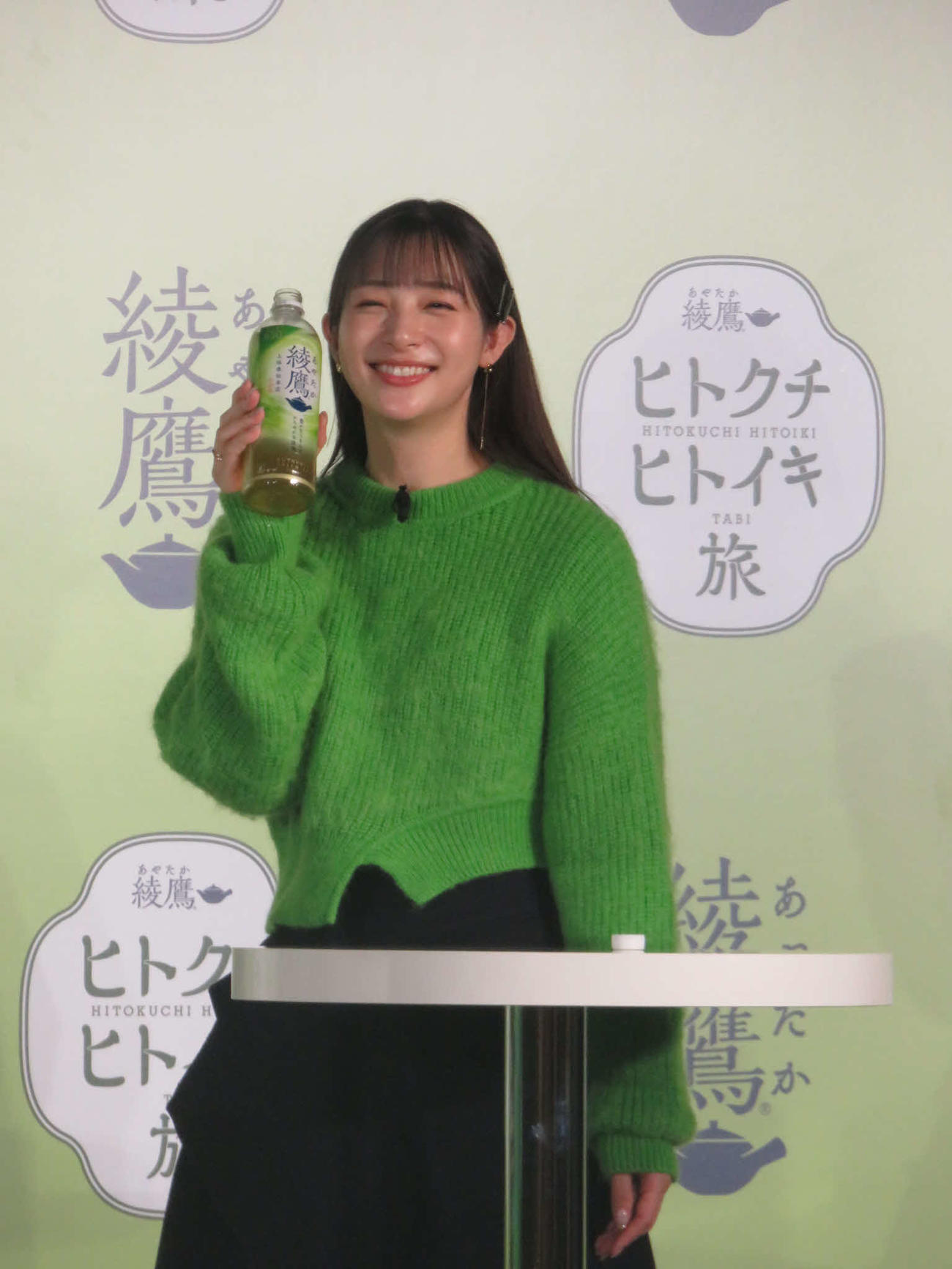 「綾鷹　ヒトクチヒトイキ旅」バスツアー運行開始記念PRイベントに出席した足立梨花