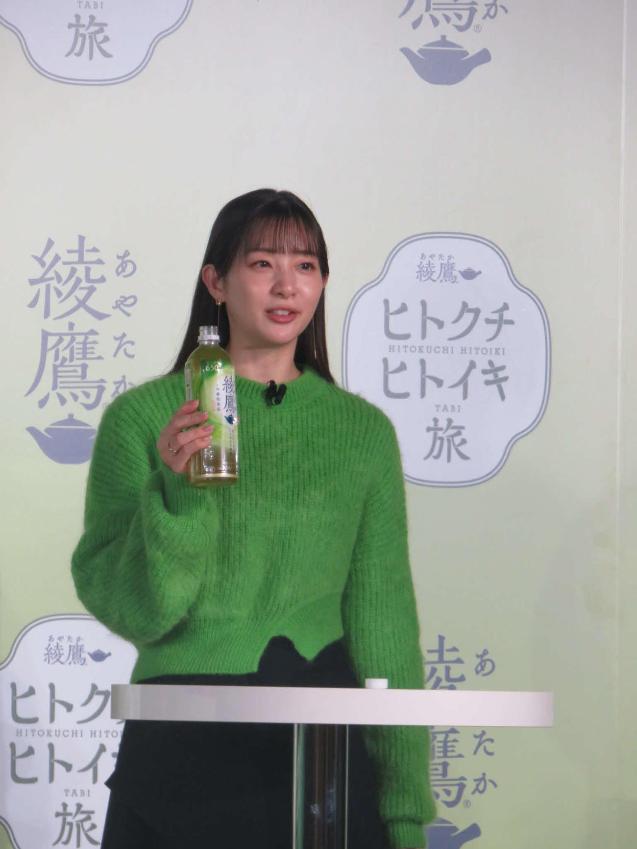 「綾鷹　ヒトクチヒトイキ旅」バスツアー運行開始記念PRイベントに出席した足立梨花
