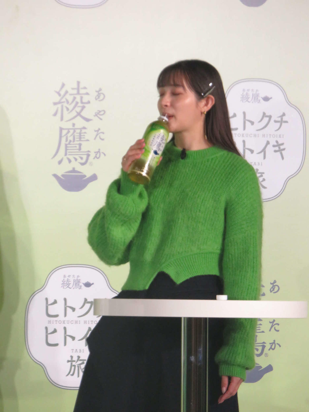 「綾鷹　ヒトクチヒトイキ旅」バスツアー運行開始記念PRイベントに出席した足立梨花
