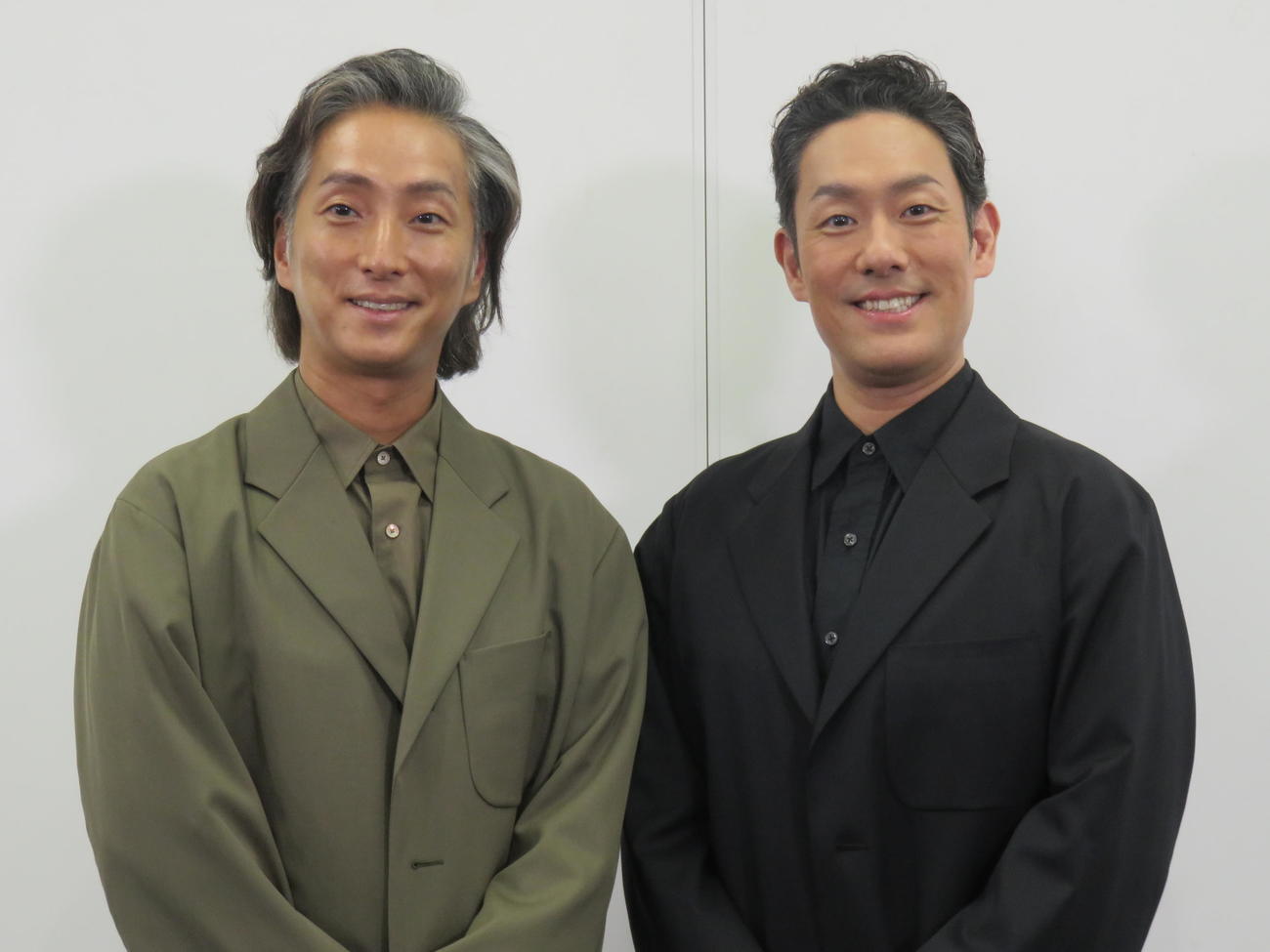 「春暁歌舞伎特別公演2026」の合同取材会に臨んだ中村勘九郎（右）と中村七之助
