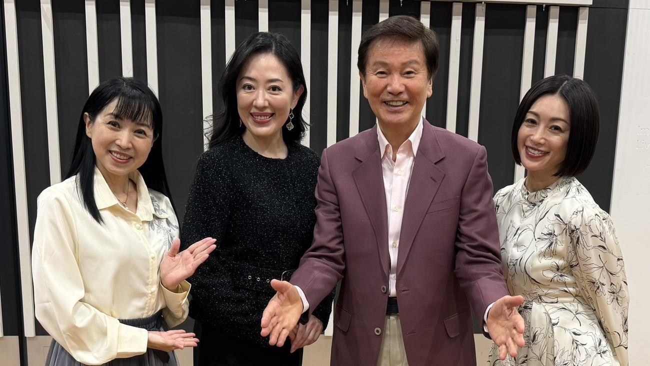 収録に参加した、左から西村知美、大竹一重、森田健作、酒井法子