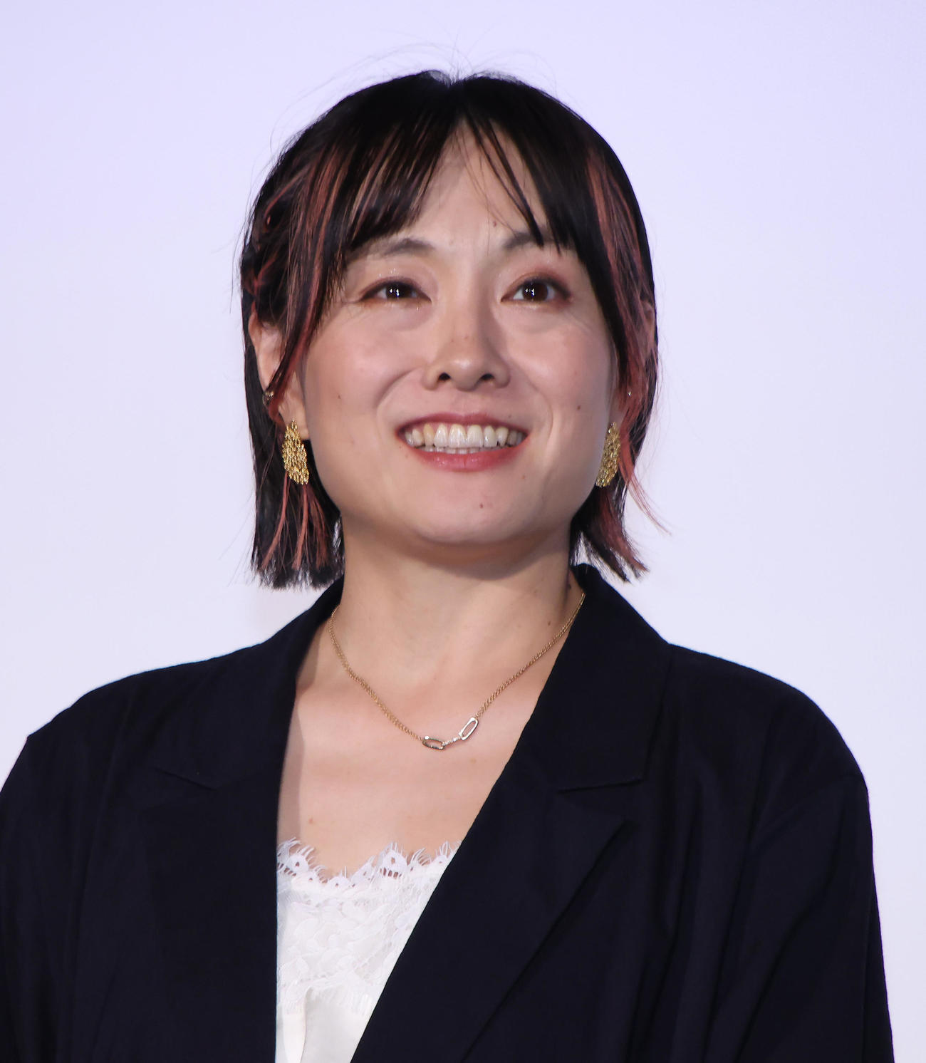 映画「佐藤さんと佐藤さん」舞台あいさつを行う天野千尋監督（撮影・中島郁夫）