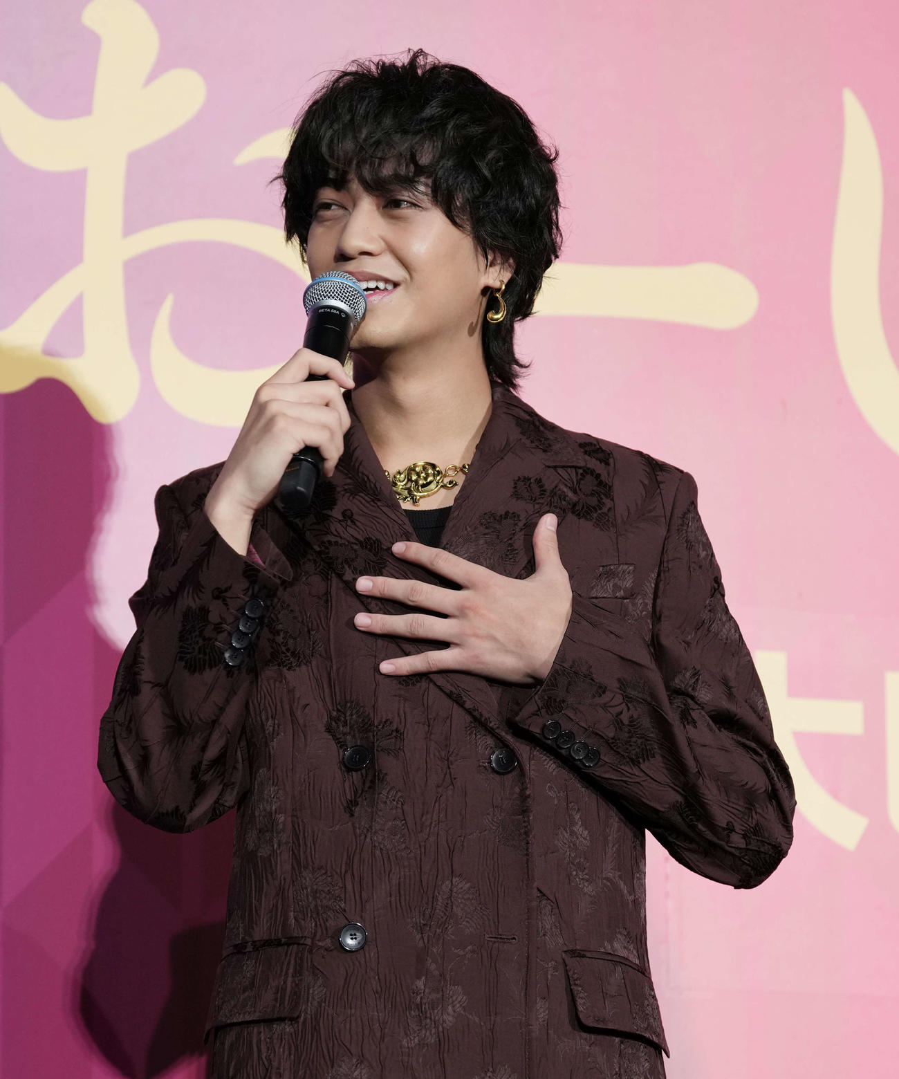 映画「おーい、応為」大ヒット御礼舞台あいさつに登場し思いを語る髙橋海人（撮影・小島史椰）