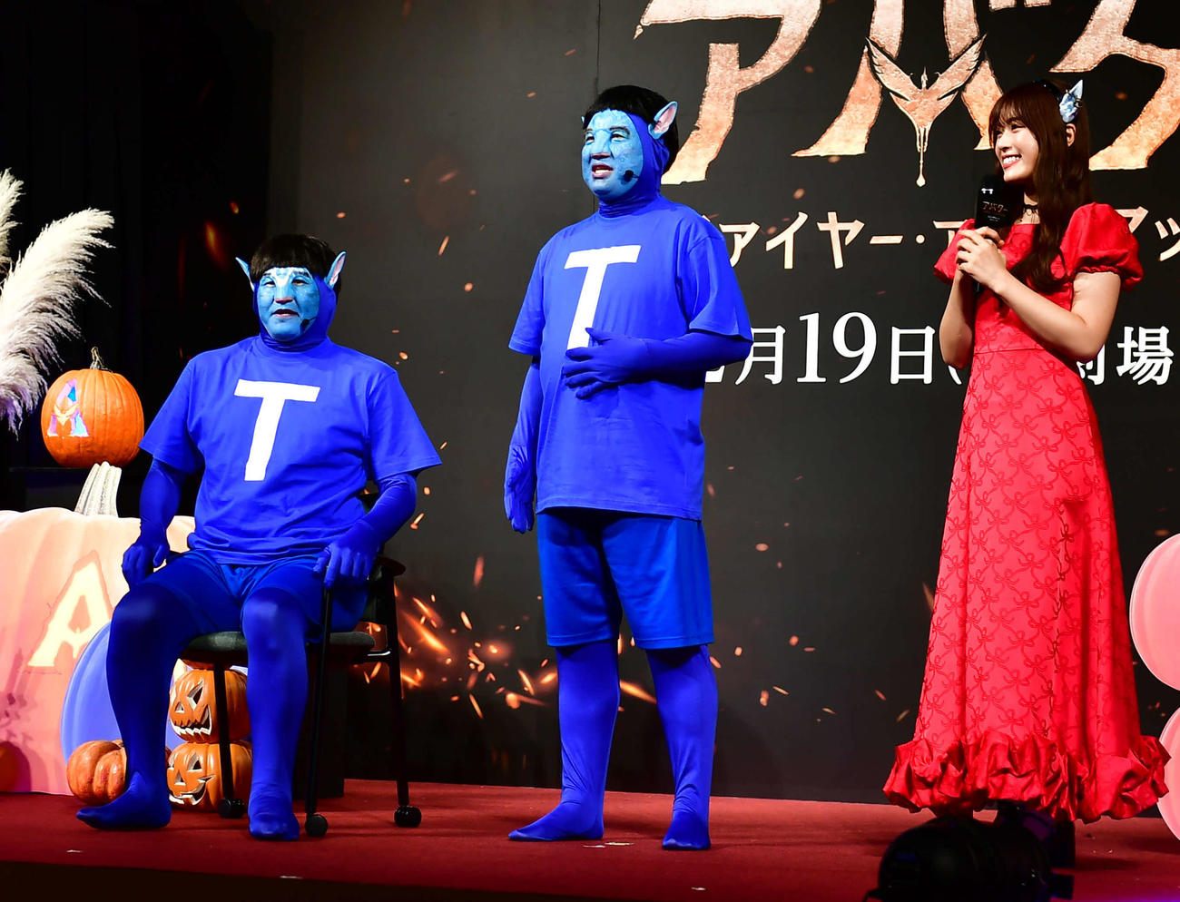 映画「アバター：ファイヤー・アンド・アッシュ」ハロウィーンイベントに出席した左から、チョコレートプラネットの長田庄平、松尾駿、渋谷凪咲（撮影・松尾幸之介）