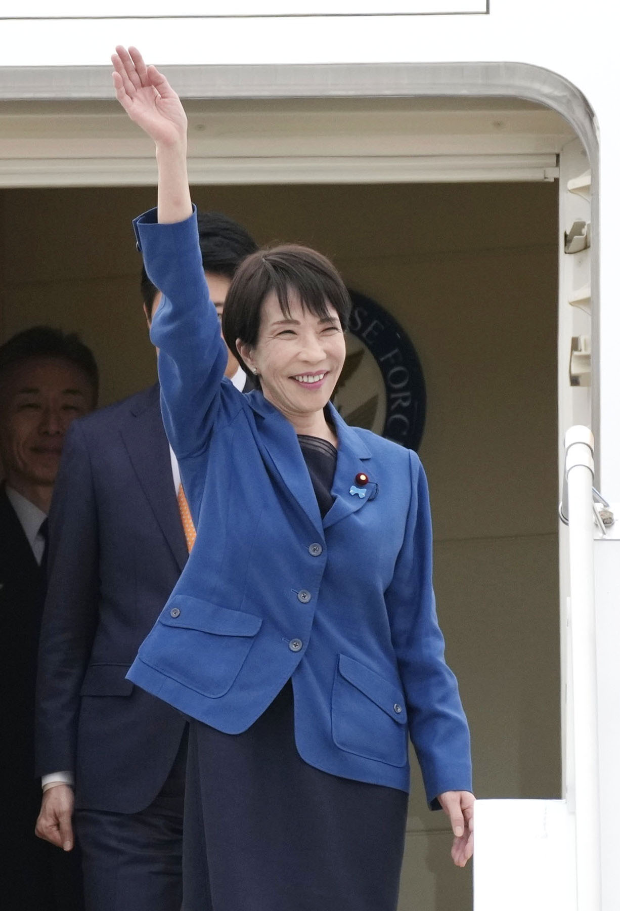 韓国・釜山の金海国際空港に到着した高市首相（共同）