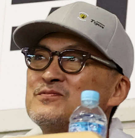 日本シリーズを観戦する渡辺謙（2025年10月撮影）