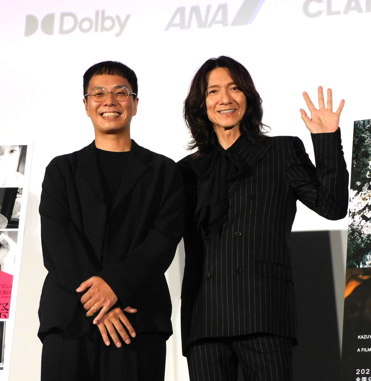 「みらいのうた」の舞台あいさつに登場した吉井和哉（右）とエリザベス宮地監督（左）（撮影・寺本吏輝）