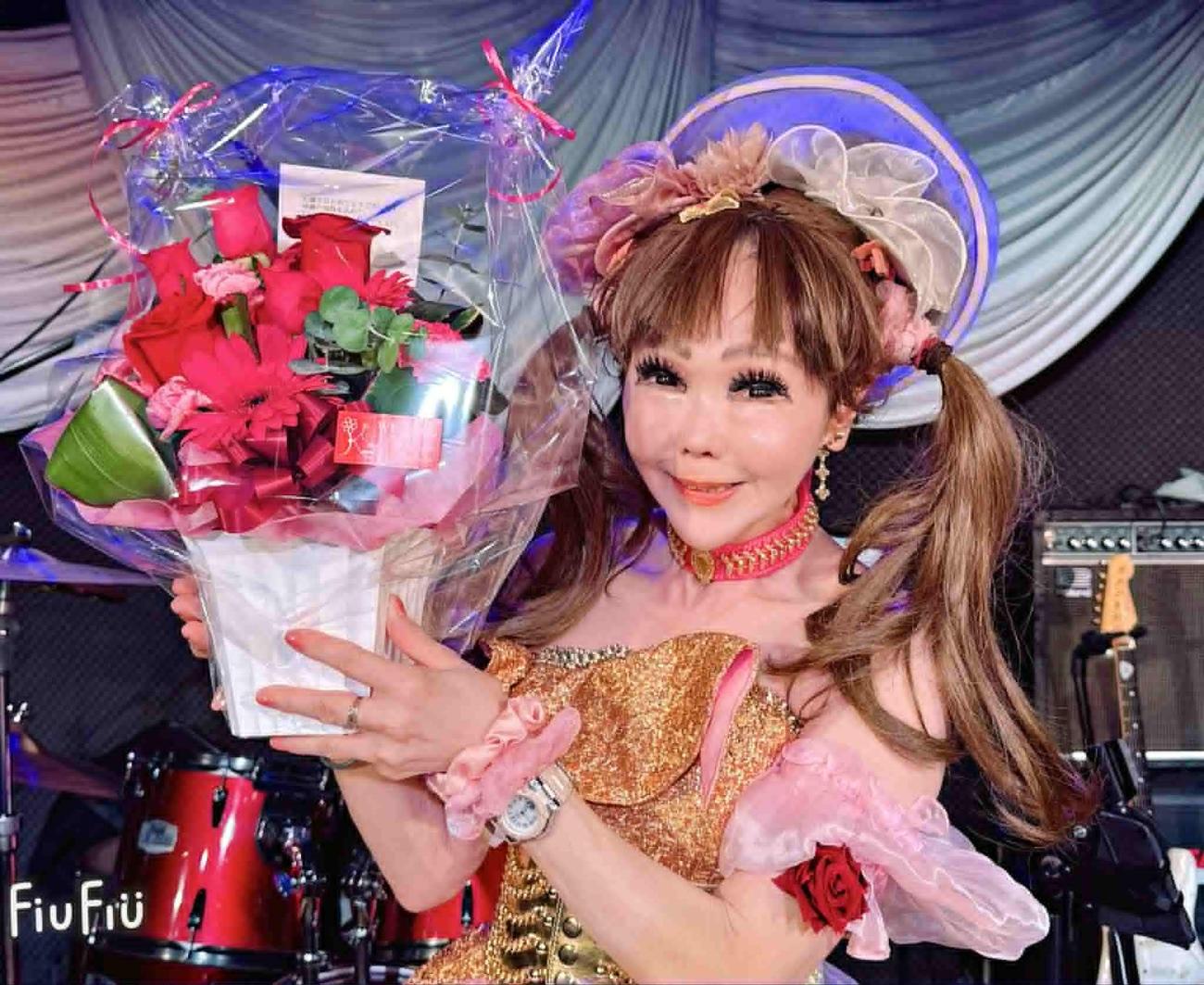 37歳のバースデーライブを開いた恵中瞳