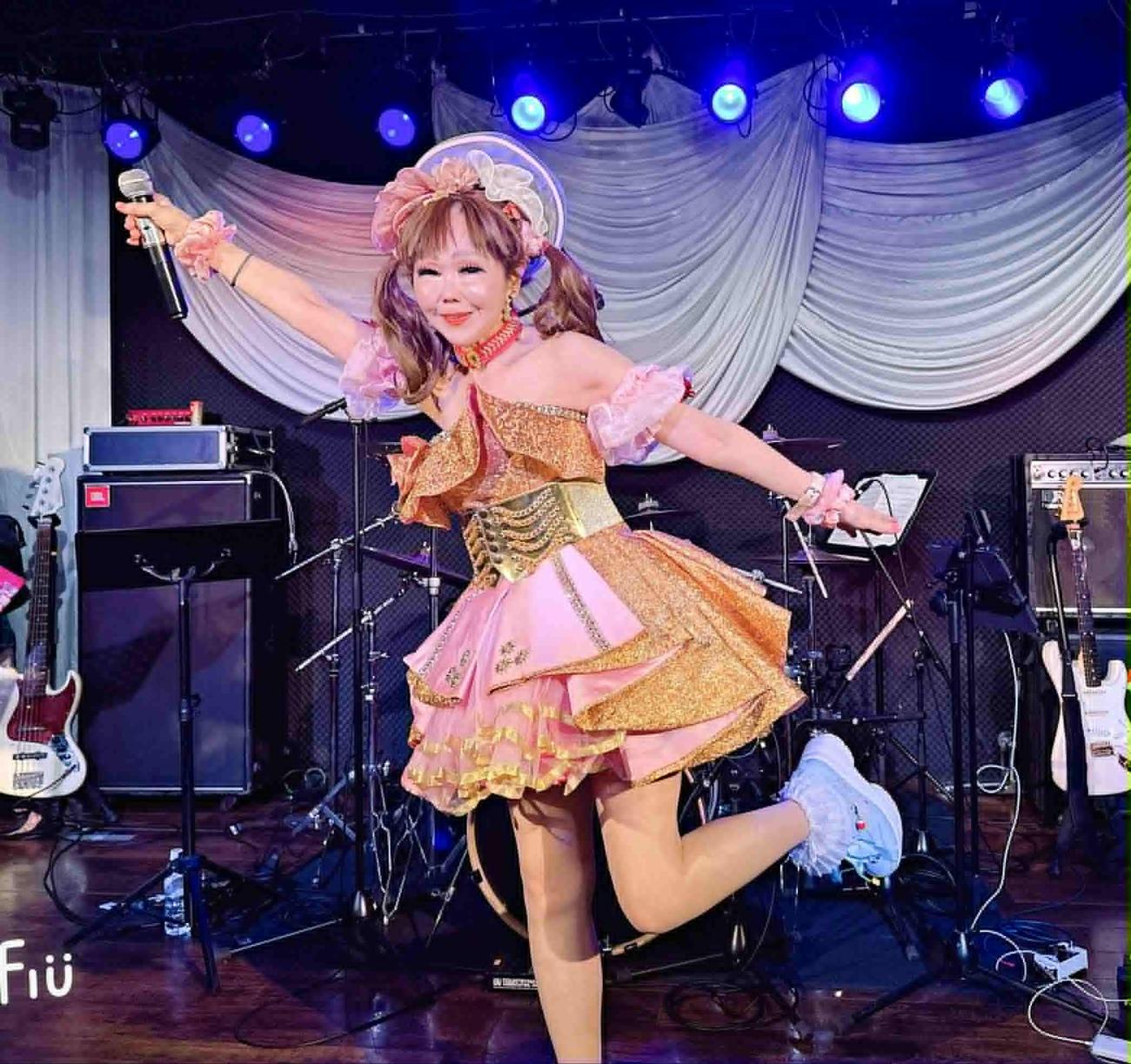 37歳のバースデーライブを開いた恵中瞳