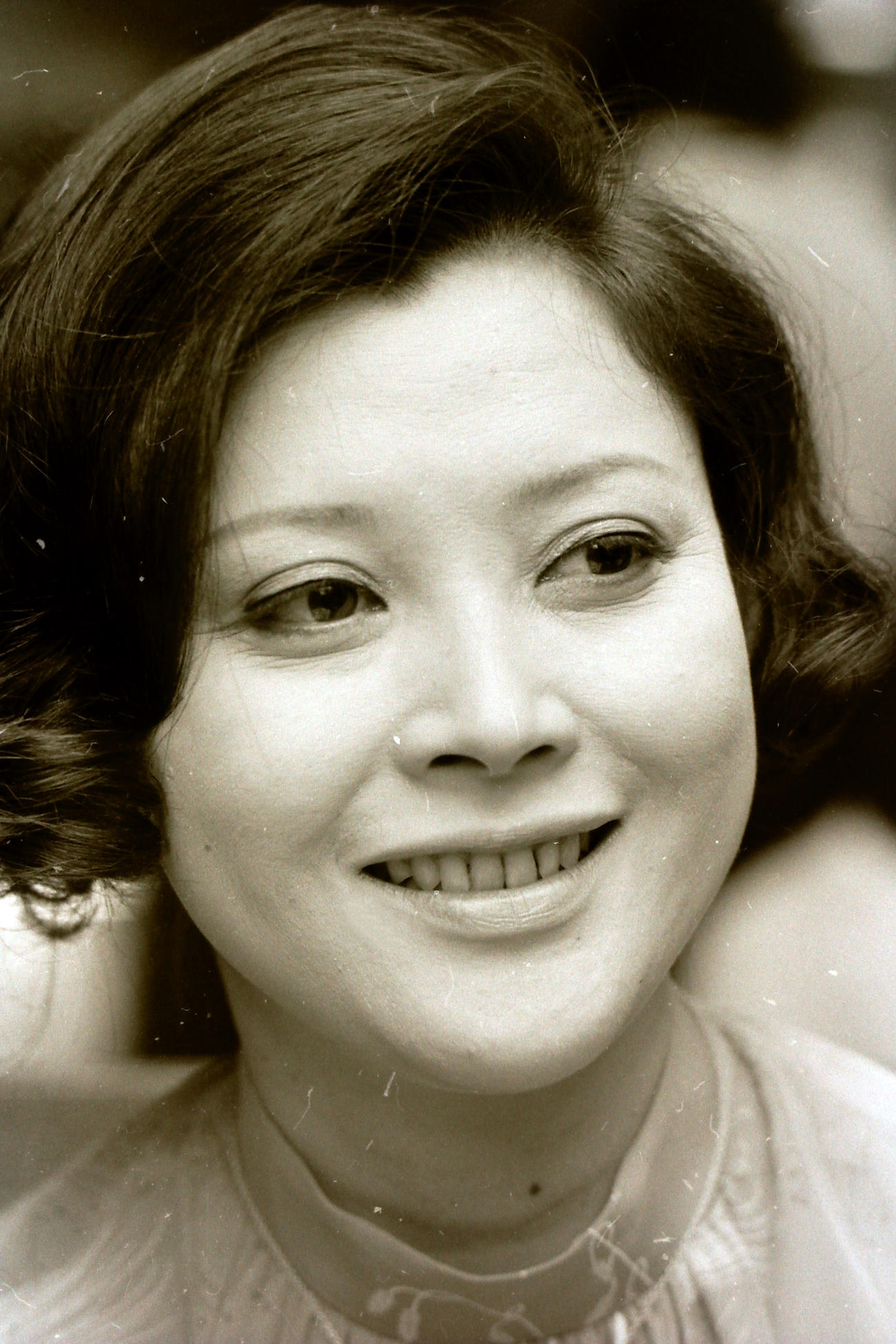 1976年3月、インタビューに答える岡田茉莉子
