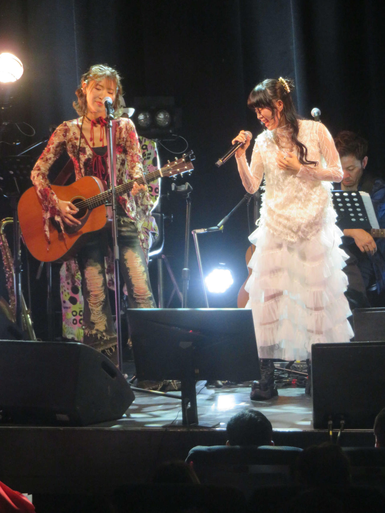 ワンマンライブ「昭和百年　渋谷のオカユ2025」で初の姉妹共演を実現させたおかゆ（左）とSAKI（撮影・川田和博）
