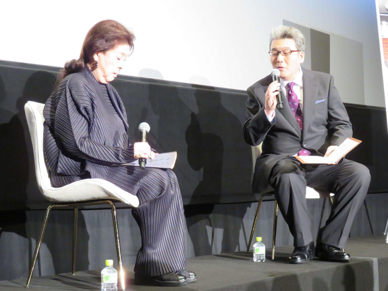 東京国際映画祭・日本映画クラシックスで上映された「生誕120年　成瀬巳喜男特集　浮雲　4Kデジタルリマスター版」上映会に登壇した岡田茉莉子と聞き手の軽部真一アナウンサー（撮影・村上幸将）