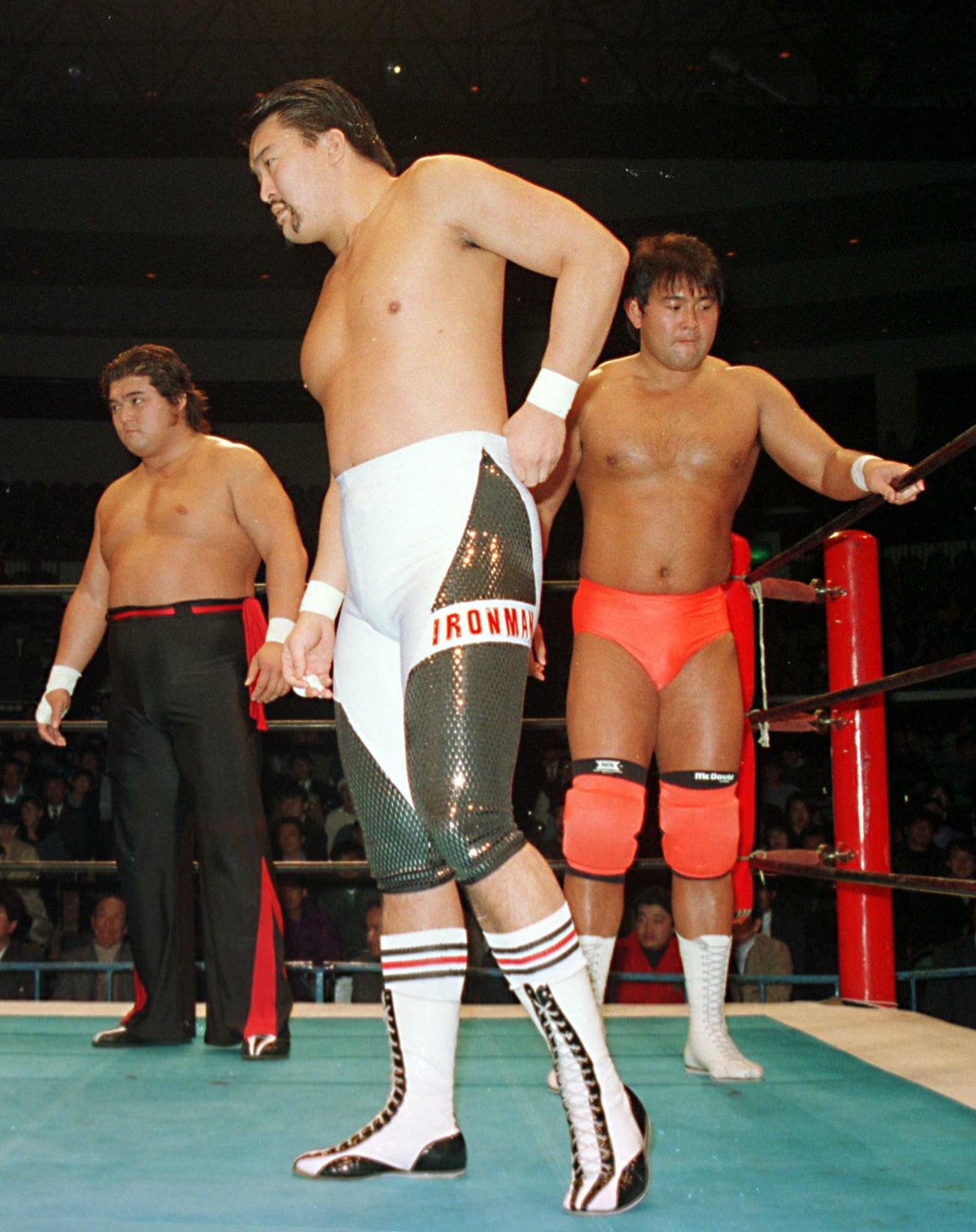 闘魂三銃士の、左から橋本真也、蝶野正洋、武藤敬司（1994年撮影）