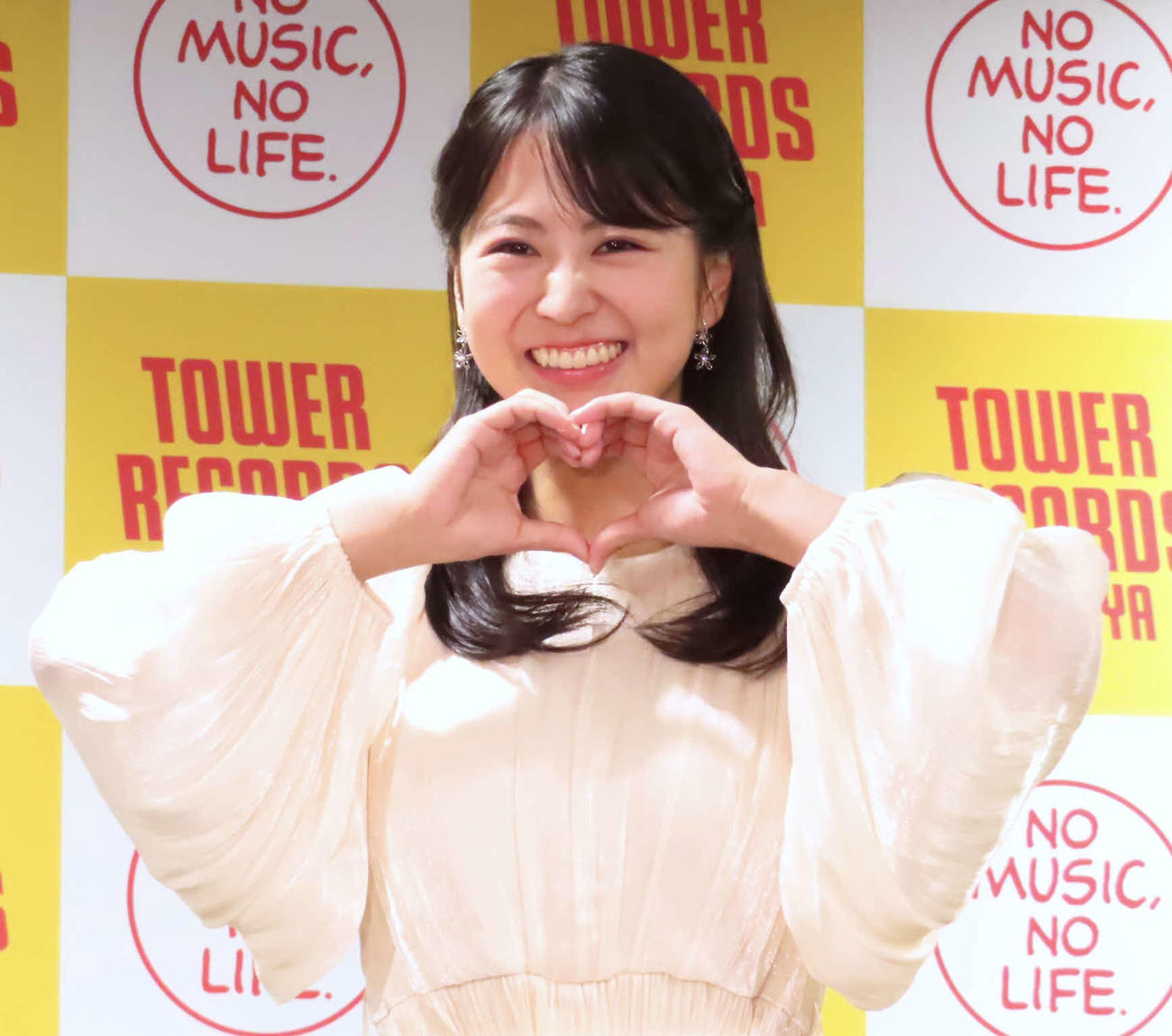 写真集「あいの道しるべ」発売記念会見に出席した福井梨莉華